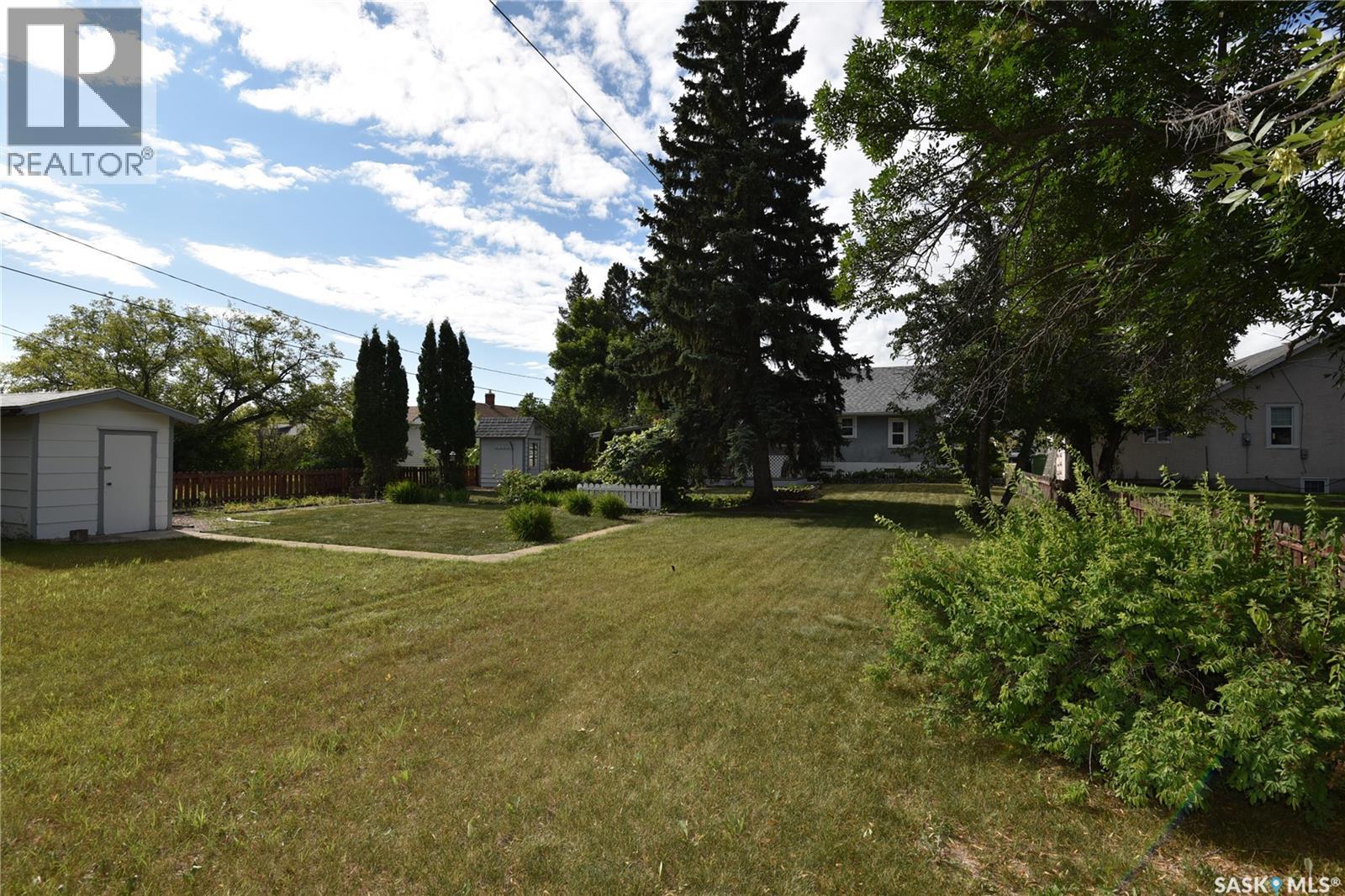 207 Pine Avenue, Nipawin, Saskatchewan  S0E 1E0 - Photo 6 - SK044431