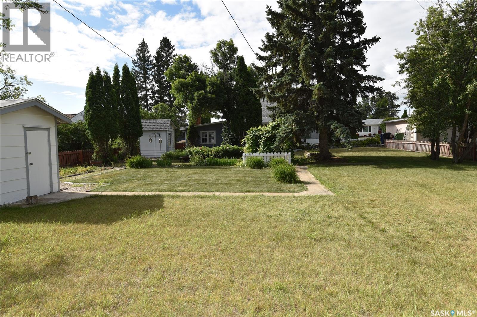 207 Pine Avenue, Nipawin, Saskatchewan  S0E 1E0 - Photo 3 - SK044431