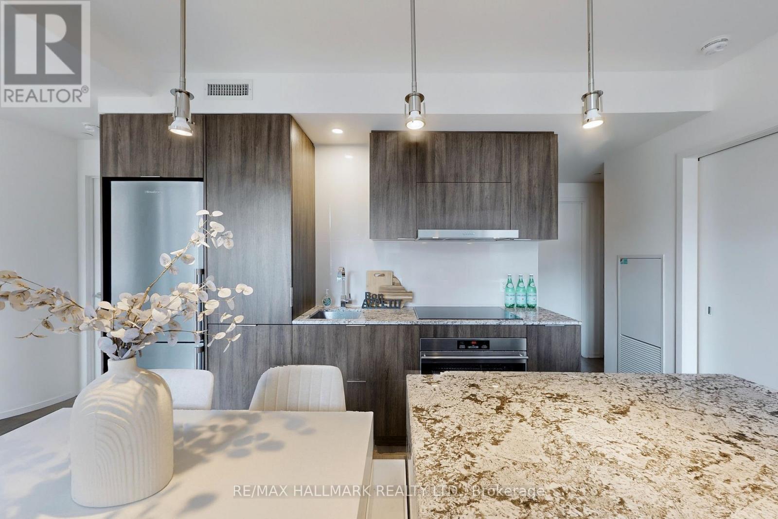 520 - 1 Bloor Street E, Toronto, Ontario  M4W 0A8 - Photo 2 - C13636150