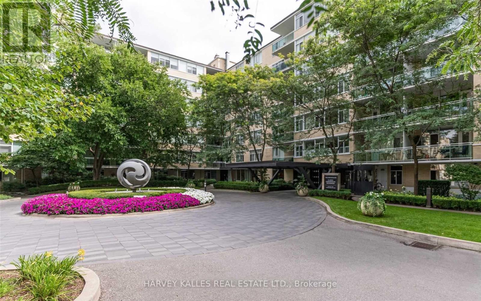 320 - 1 BENVENUTO PLACE, Toronto, Ontario