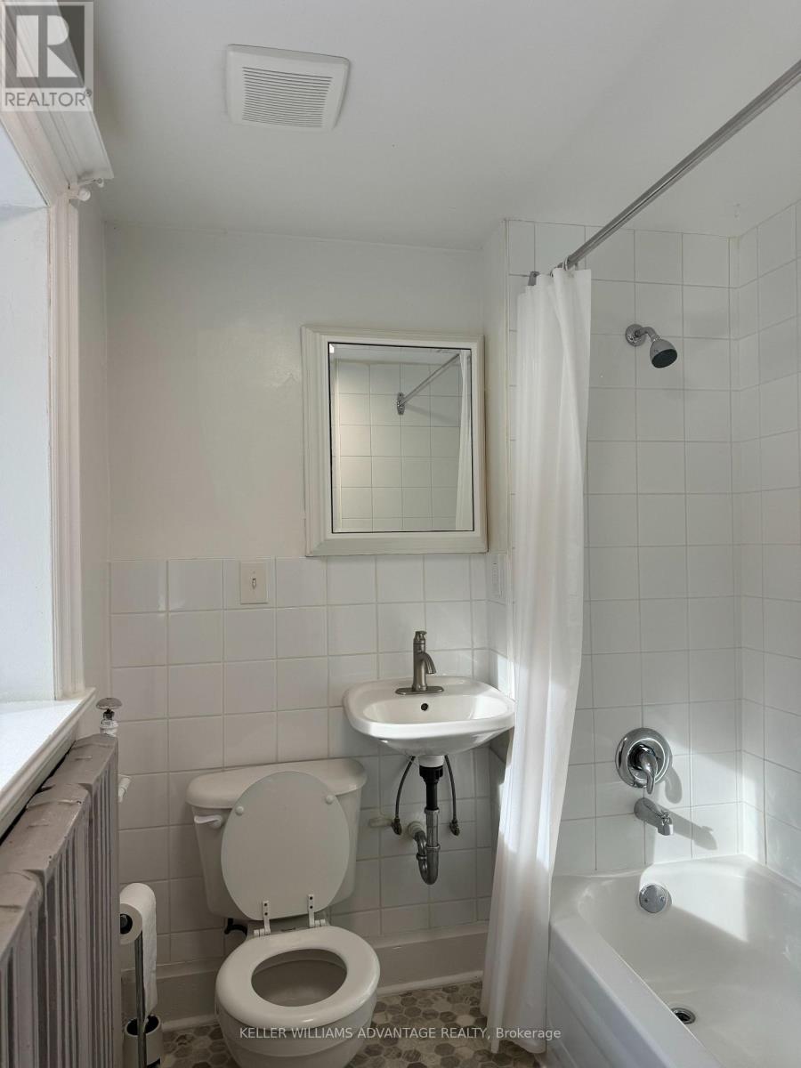 Studio 2nd Floor - 347 Walmer Road, Toronto, Ontario  M5R 2Y3 - Photo 10 - C13636260