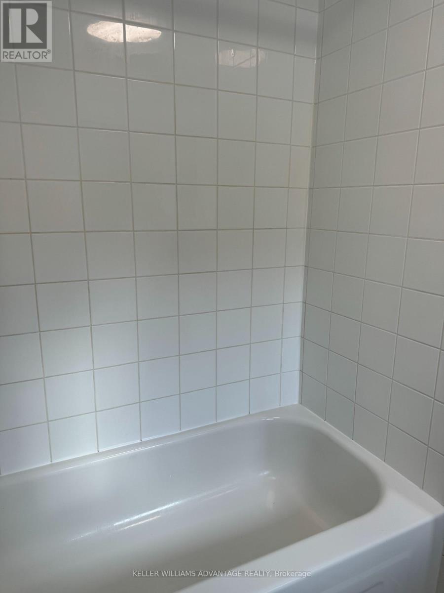 Studio 2nd Floor - 347 Walmer Road, Toronto, Ontario  M5R 2Y3 - Photo 11 - C13636260