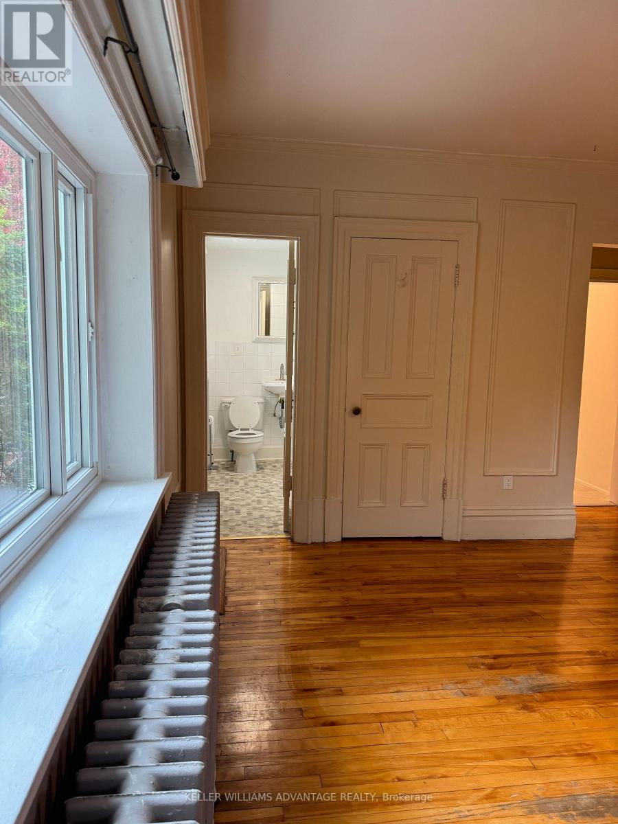 Studio 2nd Floor - 347 Walmer Road, Toronto, Ontario  M5R 2Y3 - Photo 6 - C13636260