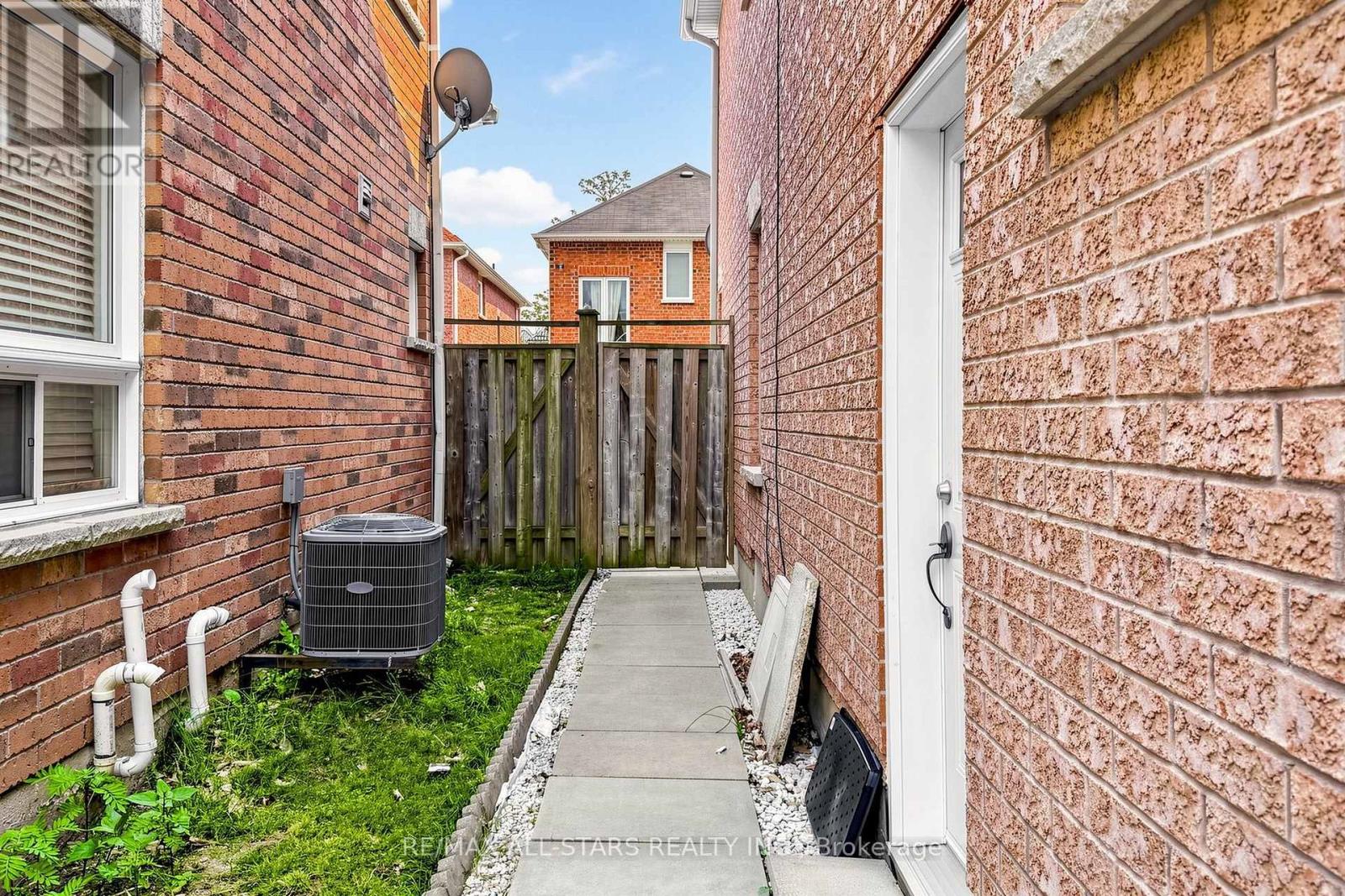 13 Boulderbrook Drive, Toronto, Ontario  M1X 2B9 - Photo 35 - E13636192