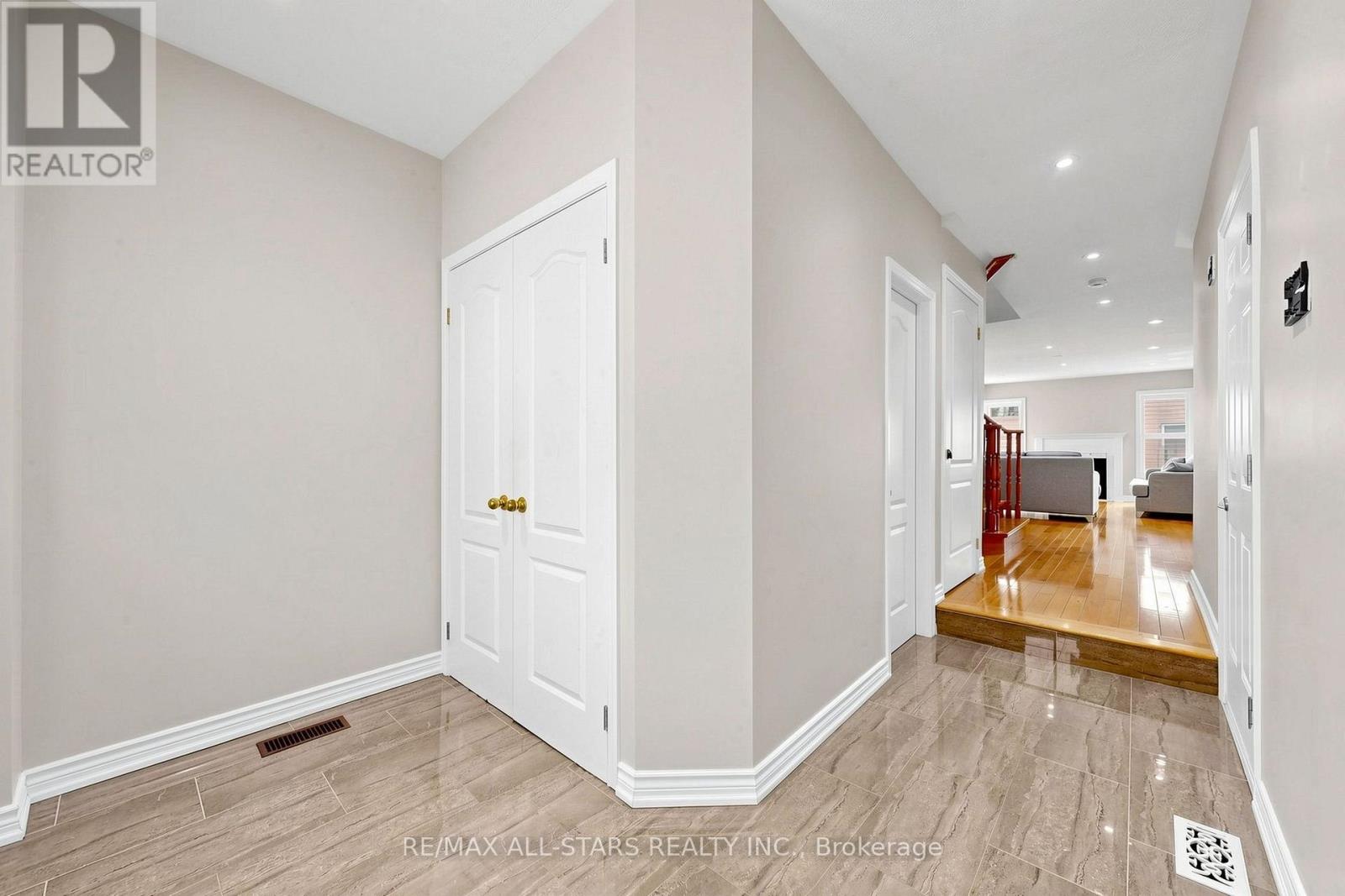 13 Boulderbrook Drive, Toronto, Ontario  M1X 2B9 - Photo 4 - E13636192