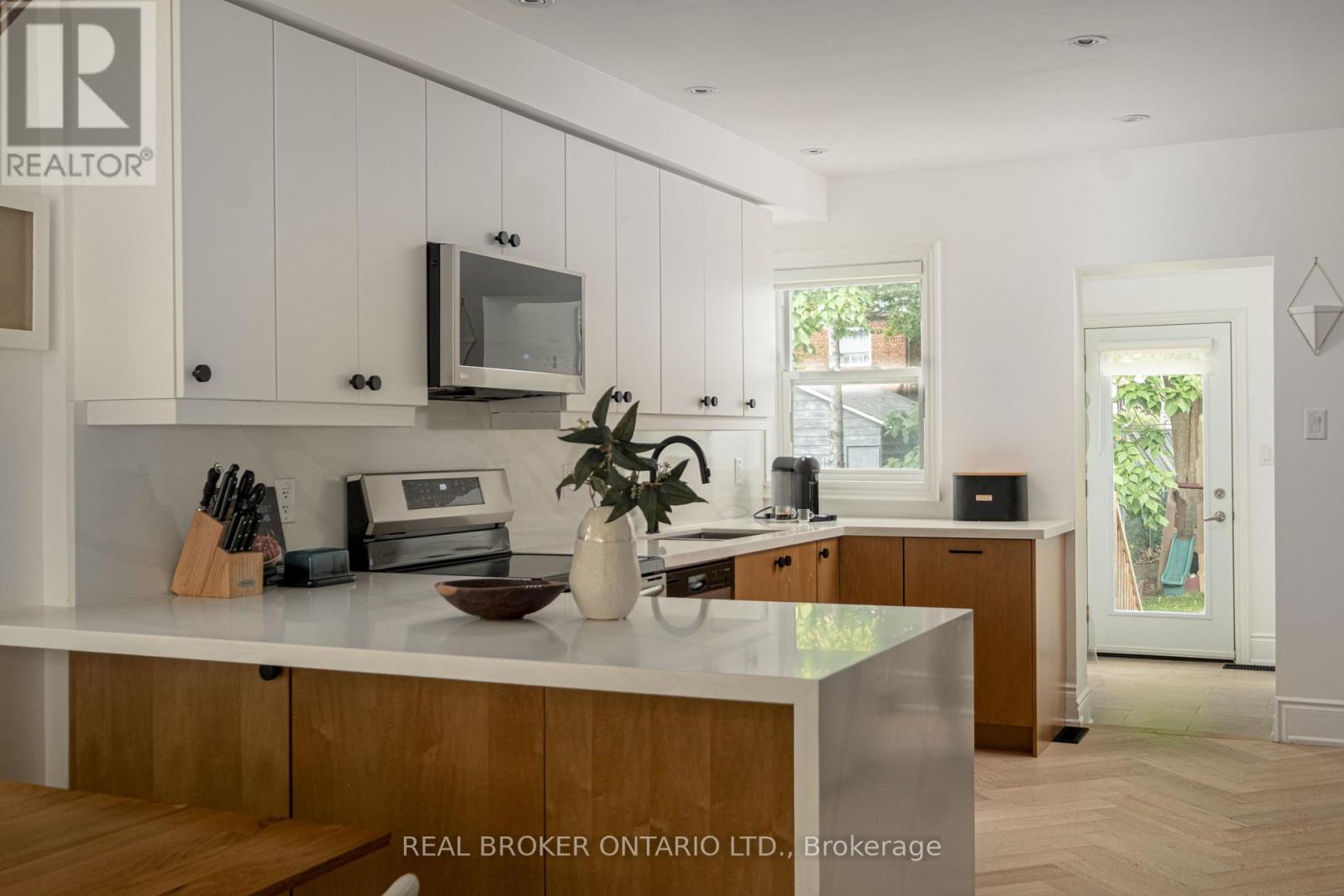 37 Gledhill Avenue, Toronto, Ontario  M4C 5K7 - Photo 10 - E13636222