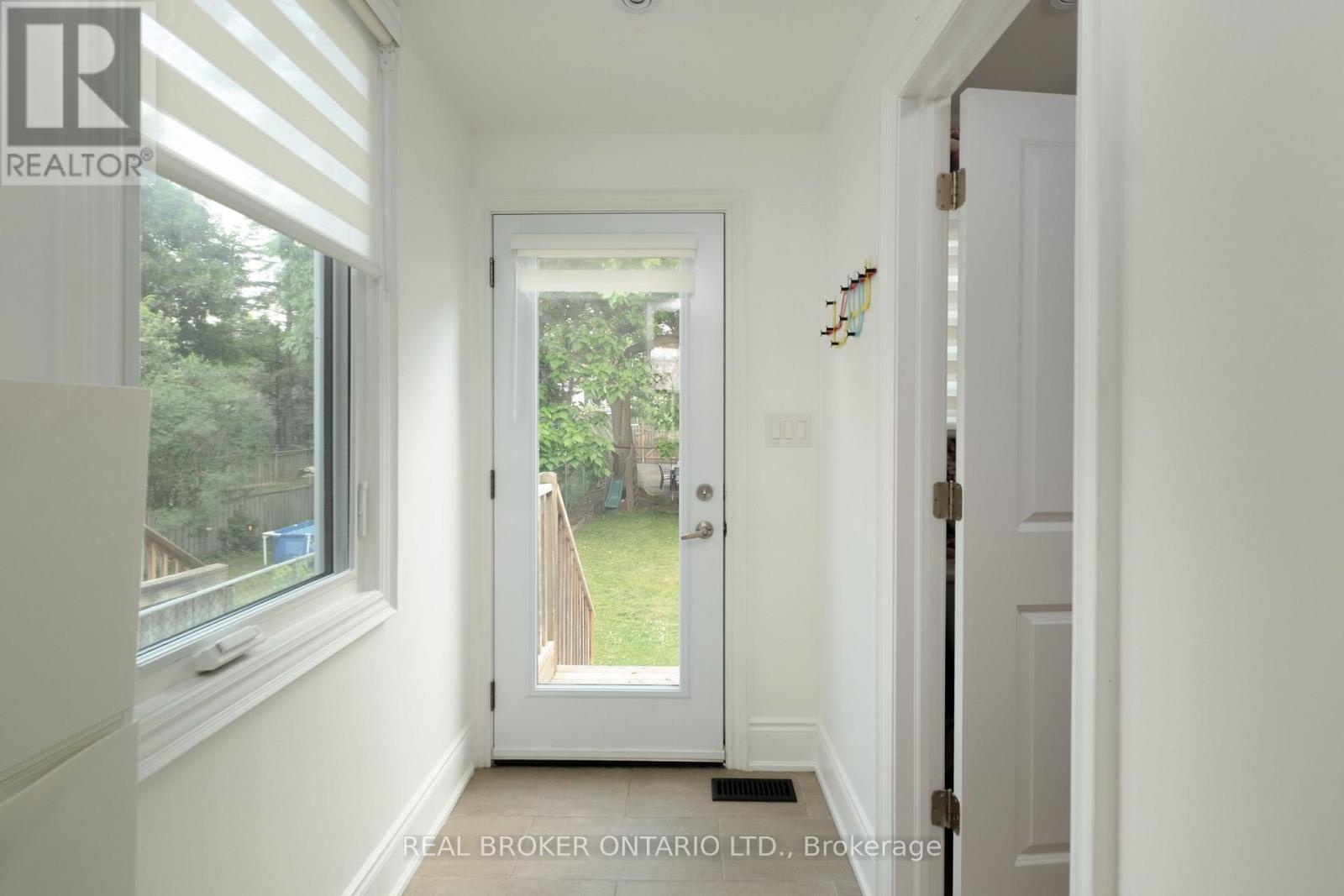 37 Gledhill Avenue, Toronto, Ontario  M4C 5K7 - Photo 16 - E13636222