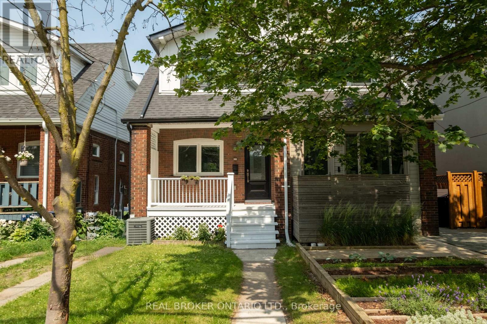 37 Gledhill Avenue, Toronto, Ontario  M4C 5K7 - Photo 2 - E13636222