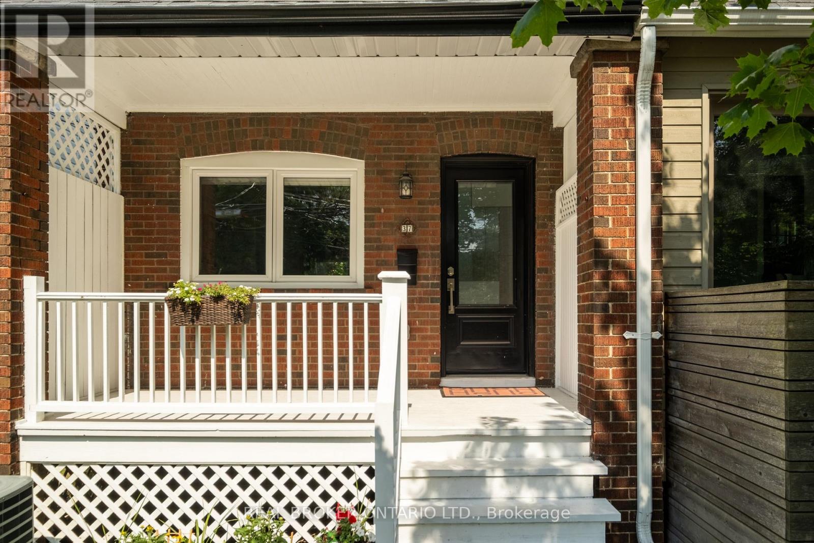 37 Gledhill Avenue, Toronto, Ontario  M4C 5K7 - Photo 3 - E13636222
