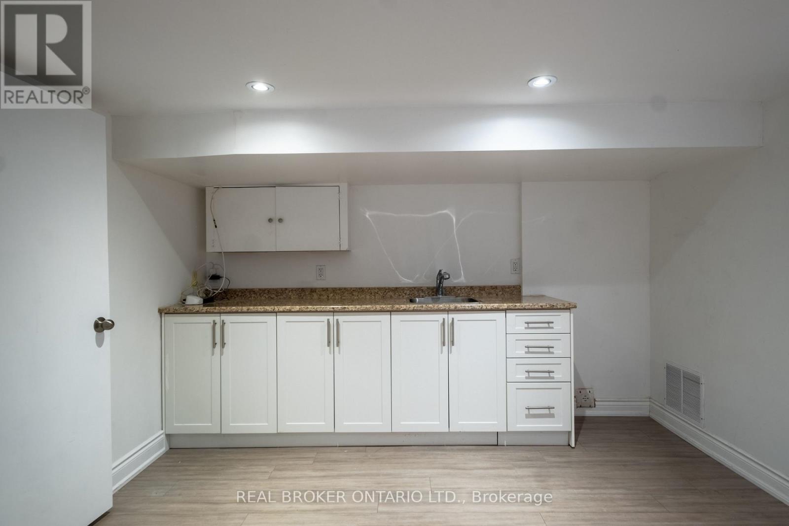 37 Gledhill Avenue, Toronto, Ontario  M4C 5K7 - Photo 32 - E13636222