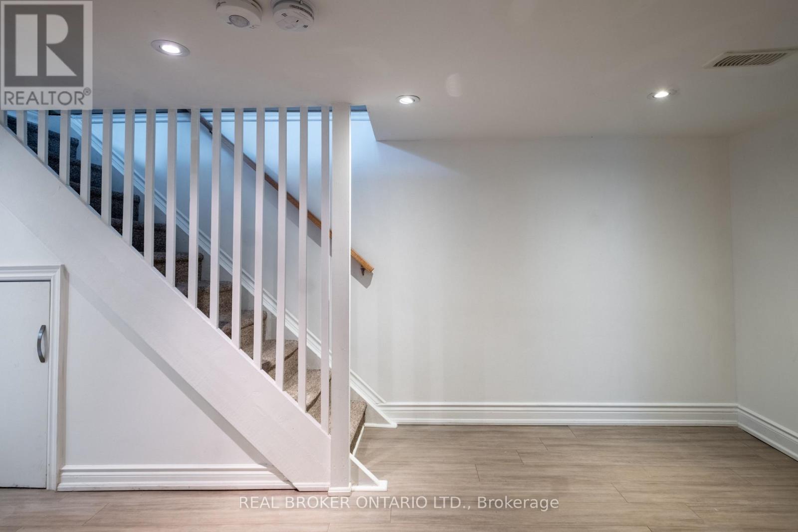 37 Gledhill Avenue, Toronto, Ontario  M4C 5K7 - Photo 38 - E13636222