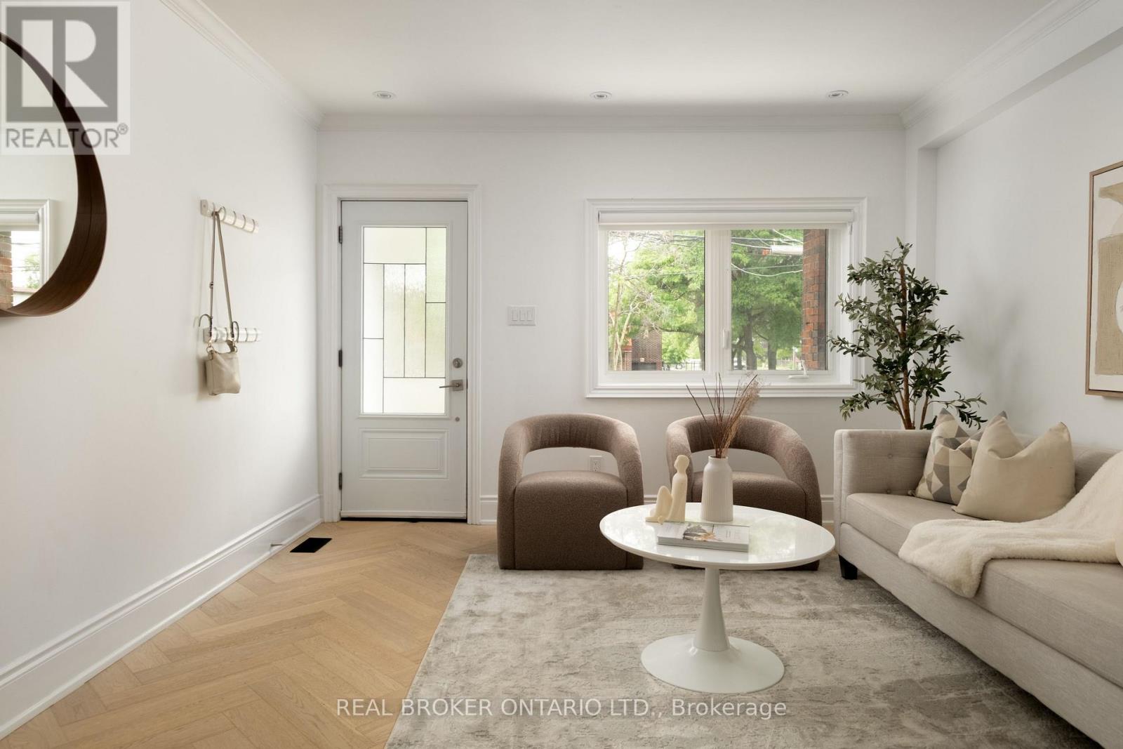 37 Gledhill Avenue, Toronto, Ontario  M4C 5K7 - Photo 4 - E13636222