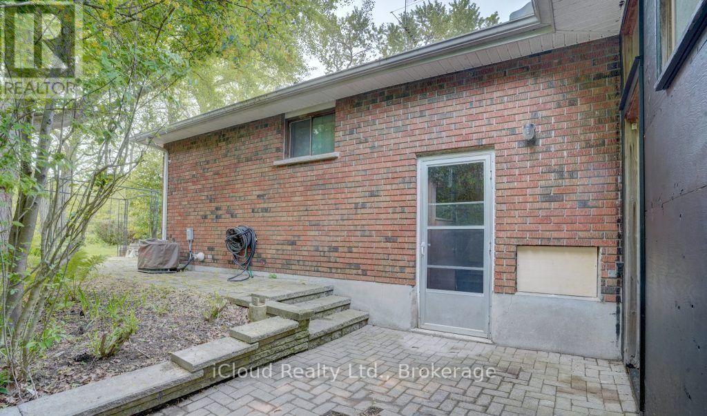 325 Dyson Road, Pickering, Ontario  L1W 2N1 - Photo 13 - E13636240
