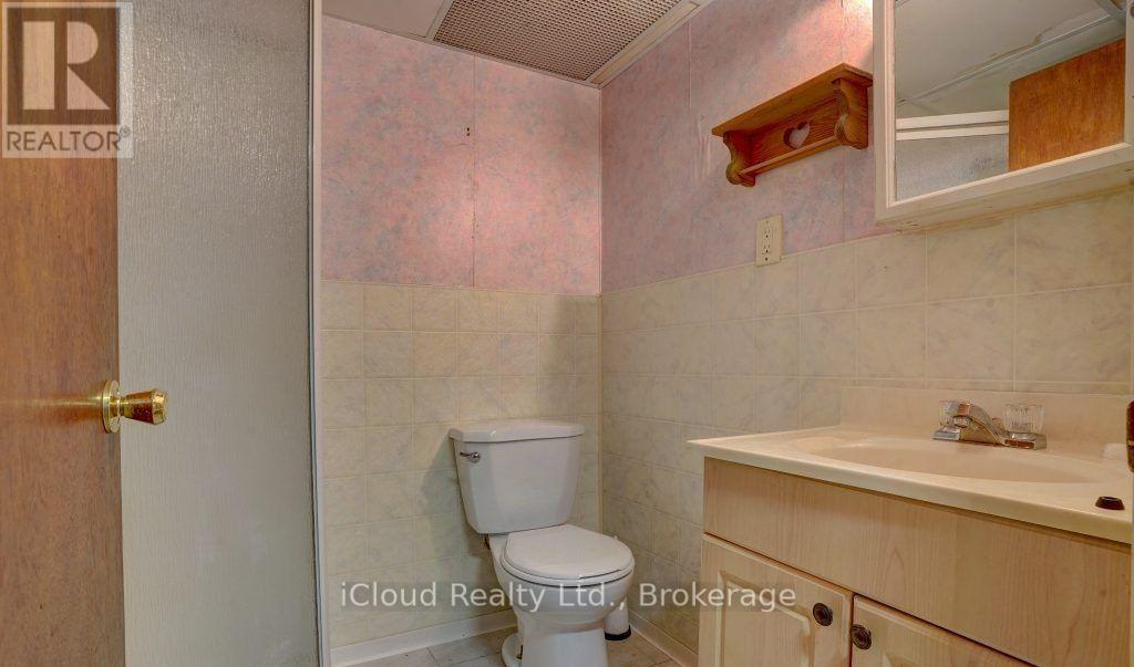 325 Dyson Road, Pickering, Ontario  L1W 2N1 - Photo 15 - E13636240