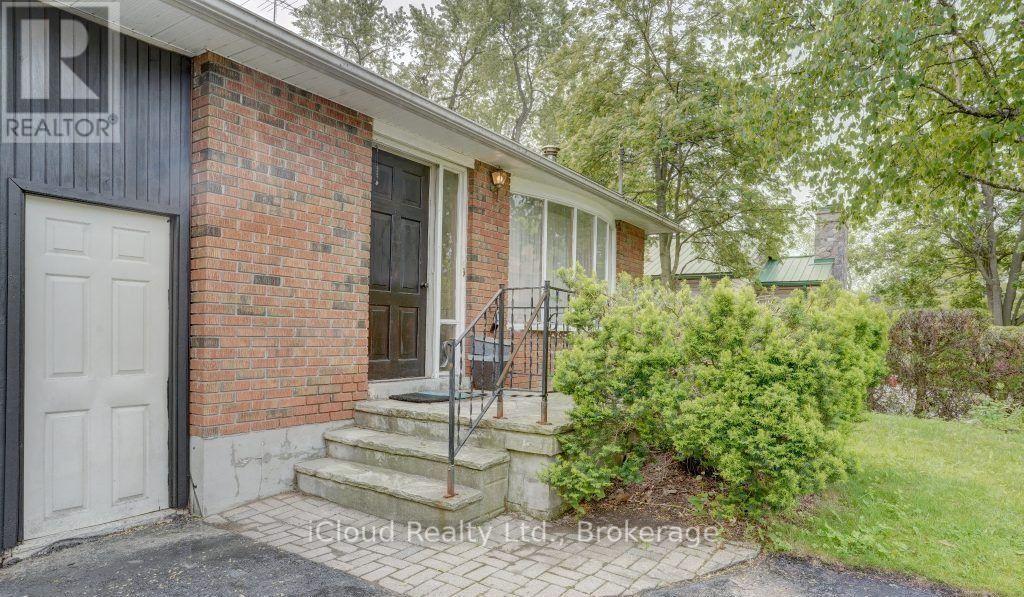 325 Dyson Road, Pickering, Ontario  L1W 2N1 - Photo 3 - E13636240