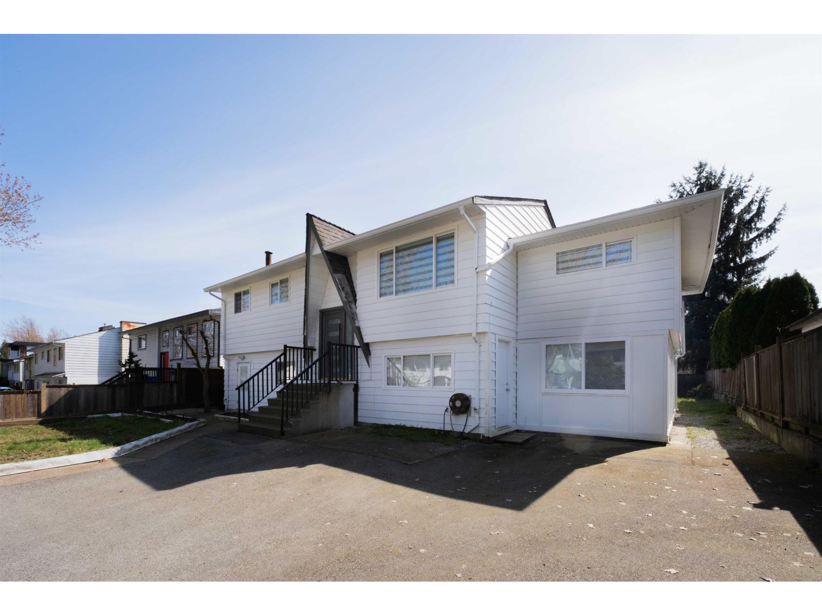 17396 62a Avenue, Surrey, British Columbia V3S 5J1 - Photo 2 - R3151491