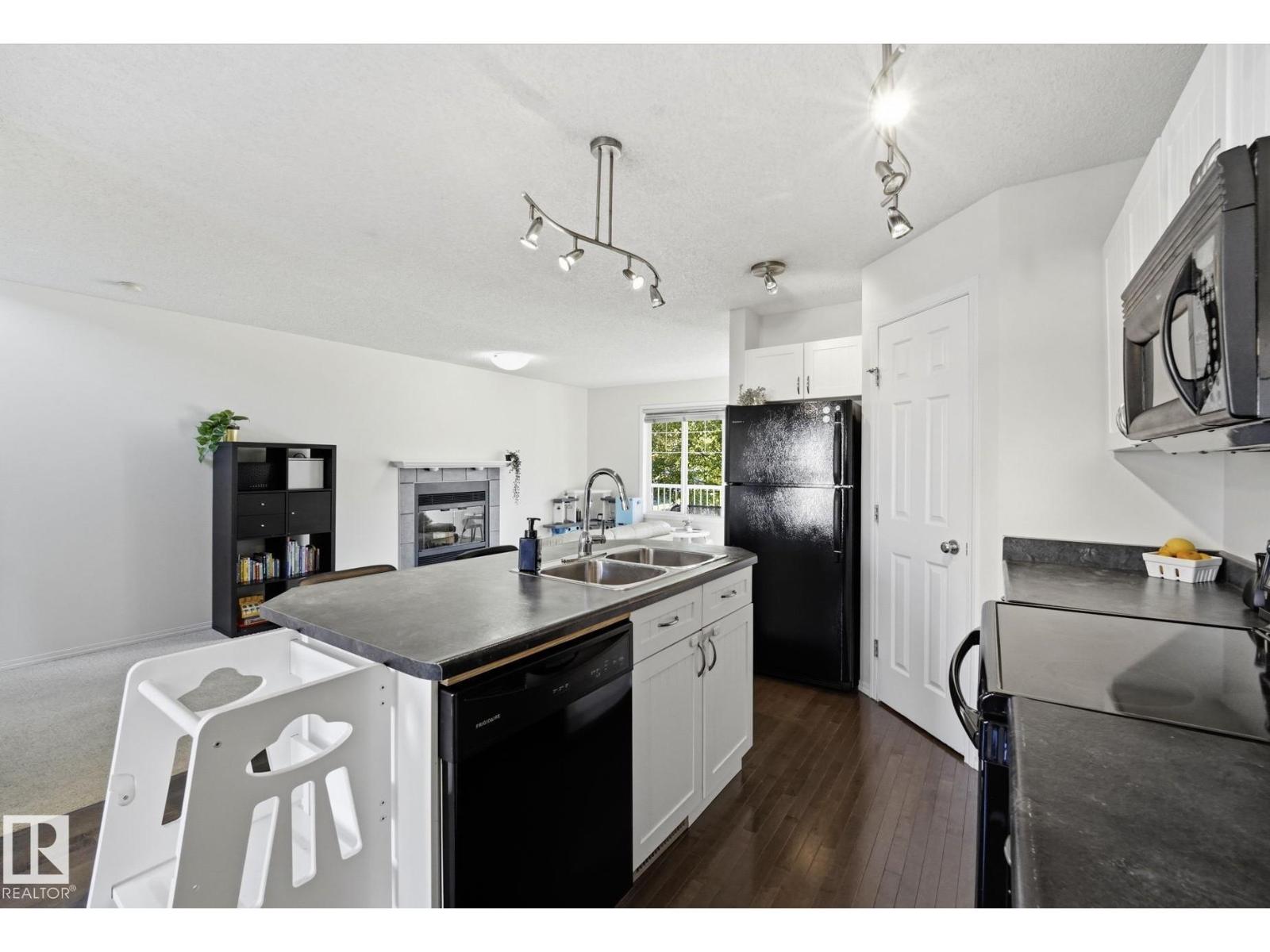 215 85 St SW, Edmonton, Alberta  T6X 1H5 - Photo 6 - E4502032