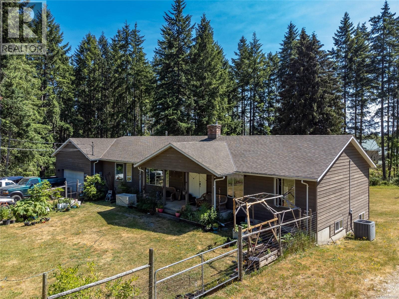 8598 Island Hwy N, Black Creek, British Columbia  V9N 1H3 - Photo 1 - 1045008