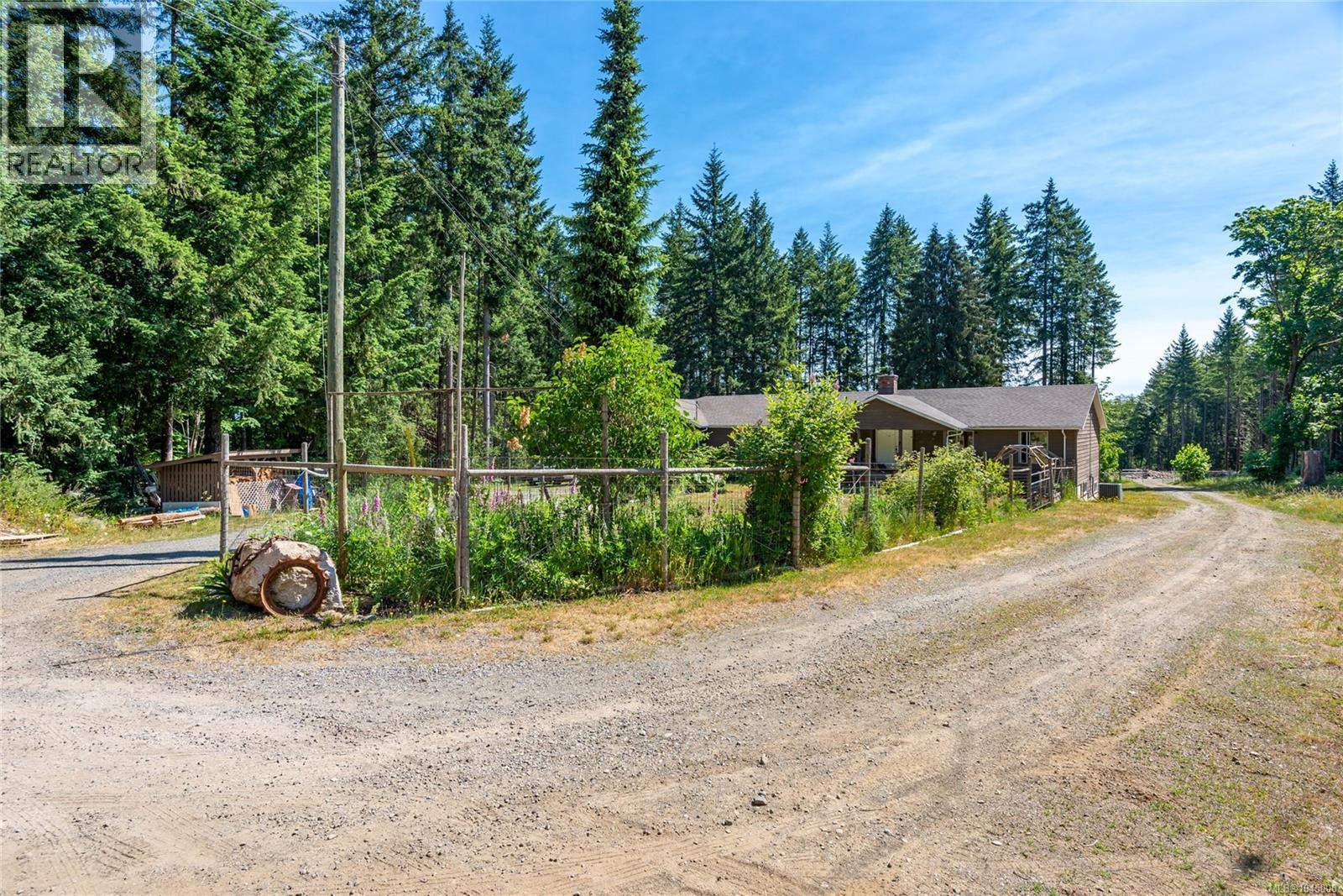 8598 Island Hwy N, Black Creek, British Columbia  V9N 1H3 - Photo 3 - 1045008