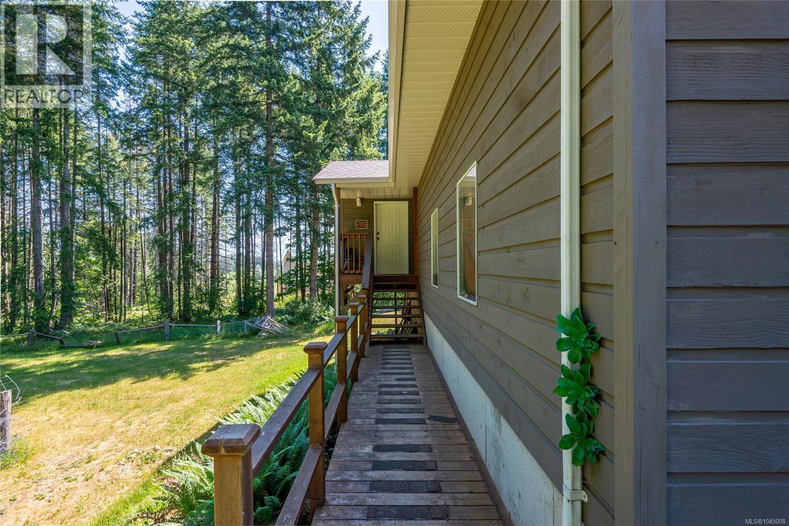 8598 Island Hwy N, Black Creek, British Columbia  V9N 1H3 - Photo 66 - 1045008