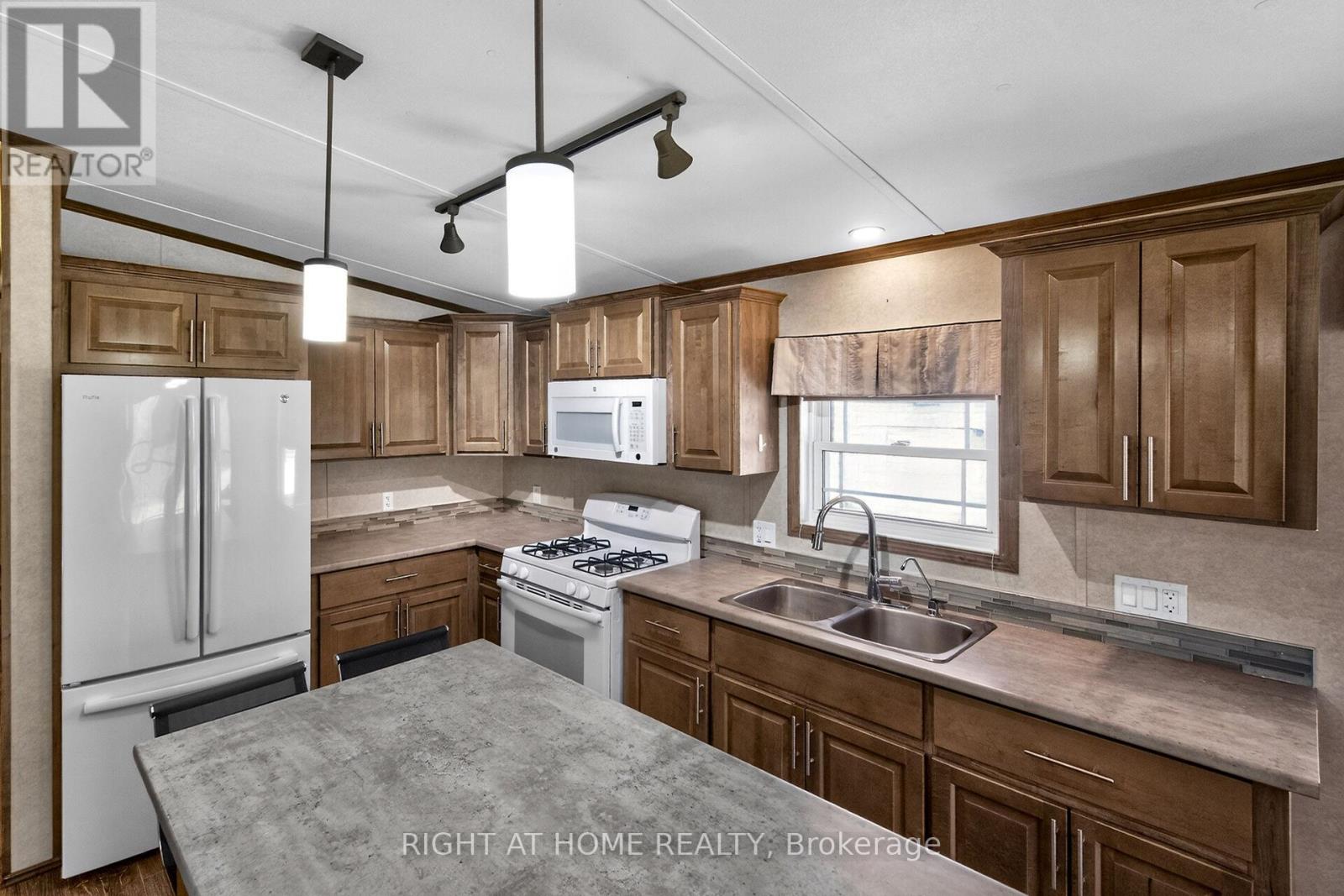 5 Beech Street - 4449 Milburough Line, Burlington, Ontario  L7P 0C5 - Photo 11 - W13636166