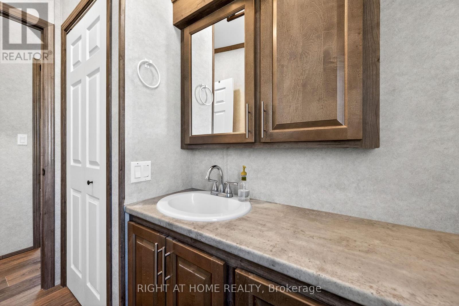 5 Beech Street - 4449 Milburough Line, Burlington, Ontario  L7P 0C5 - Photo 26 - W13636166