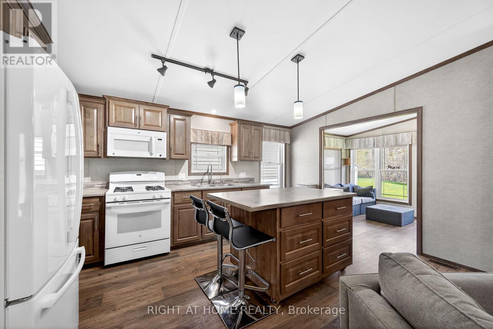 5 Beech Street - 4449 Milburough Line, Burlington, Ontario  L7P 0C5 - Photo 9 - W13636166
