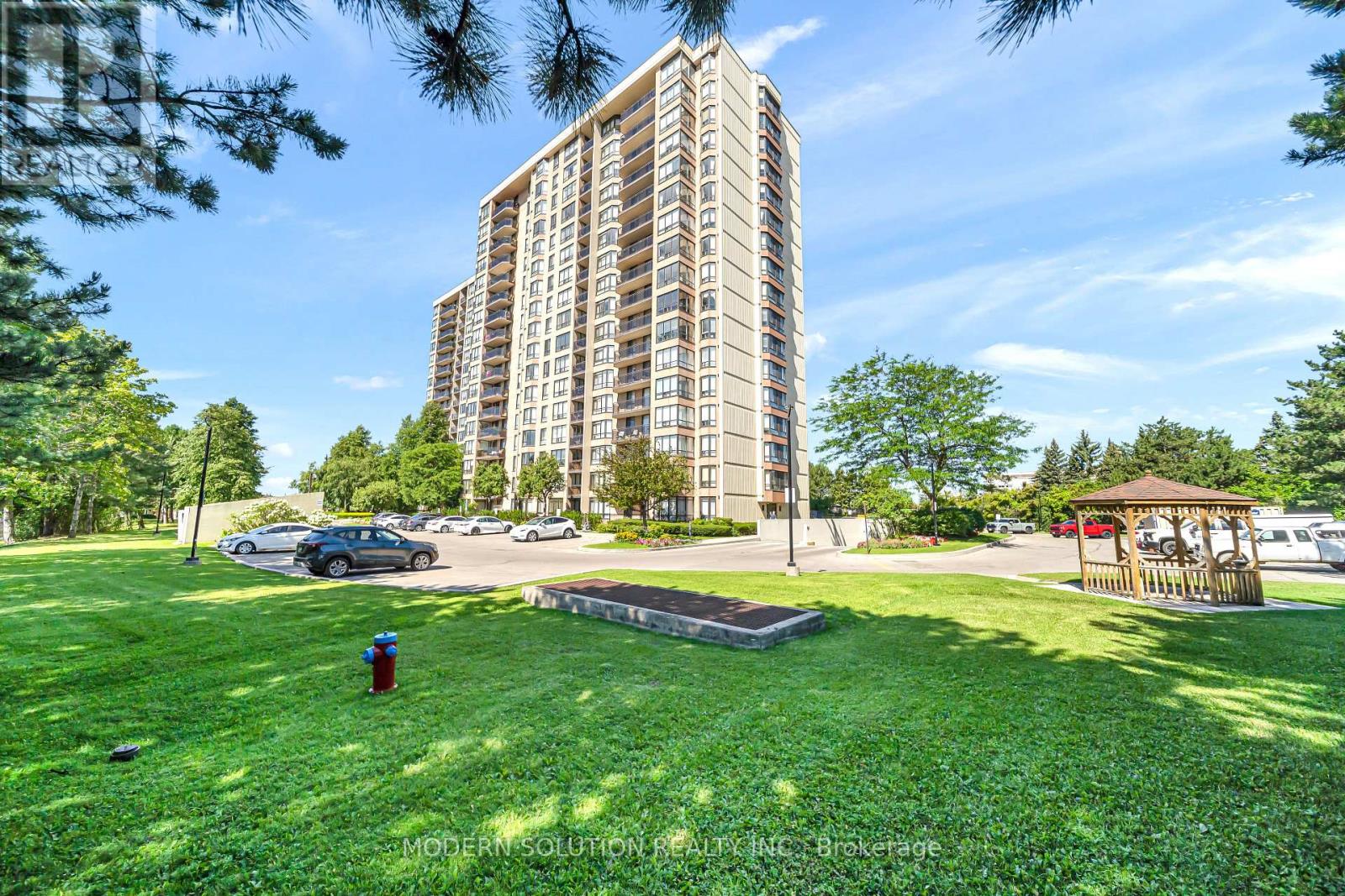 501 - 20 Cherrytree Drive, Brampton, Ontario  L6Y 3V1 - Photo 2 - W13636180