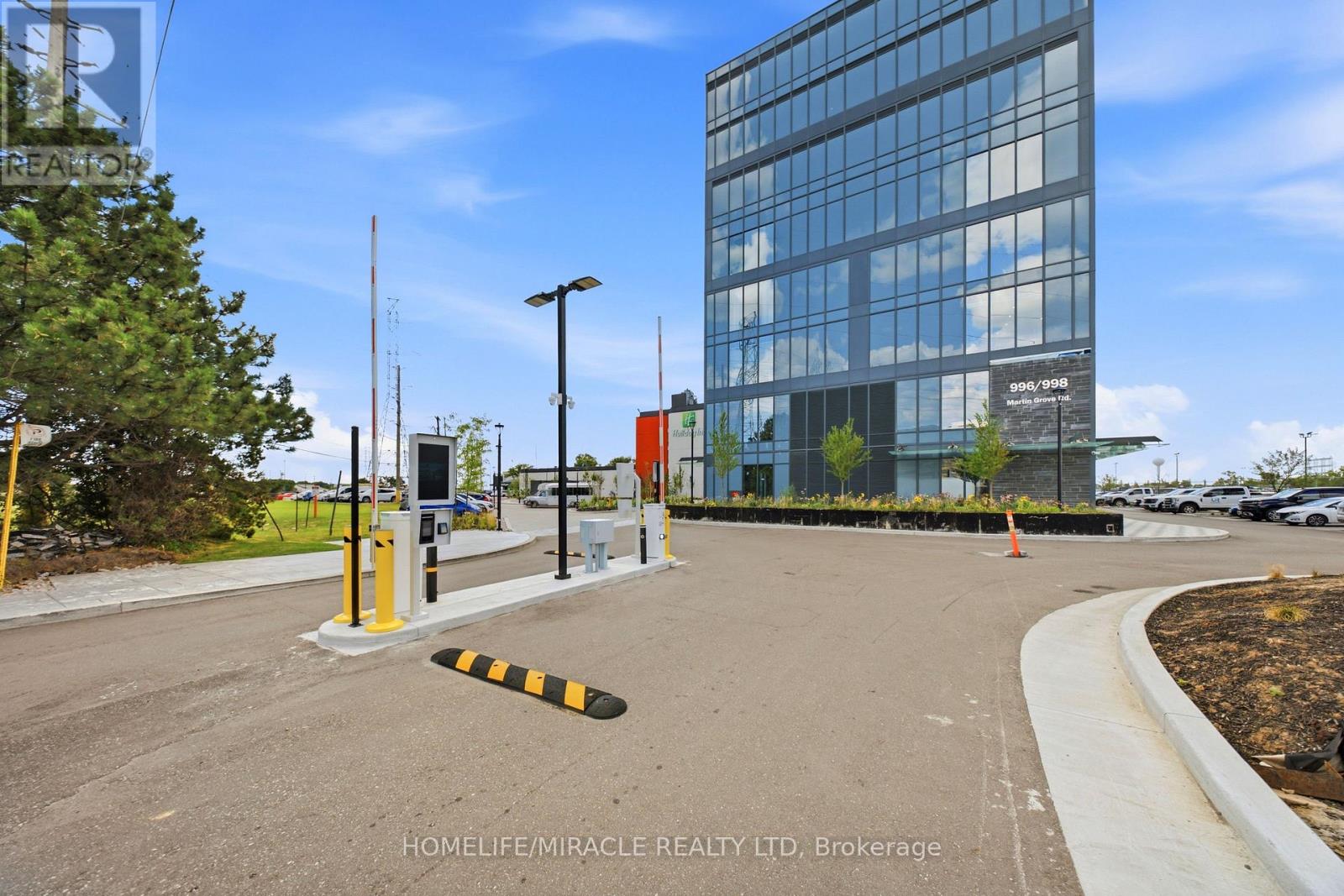 225 - 996 Martin Grove Road, Toronto, Ontario  M9W 4W8 - Photo 2 - W13636206