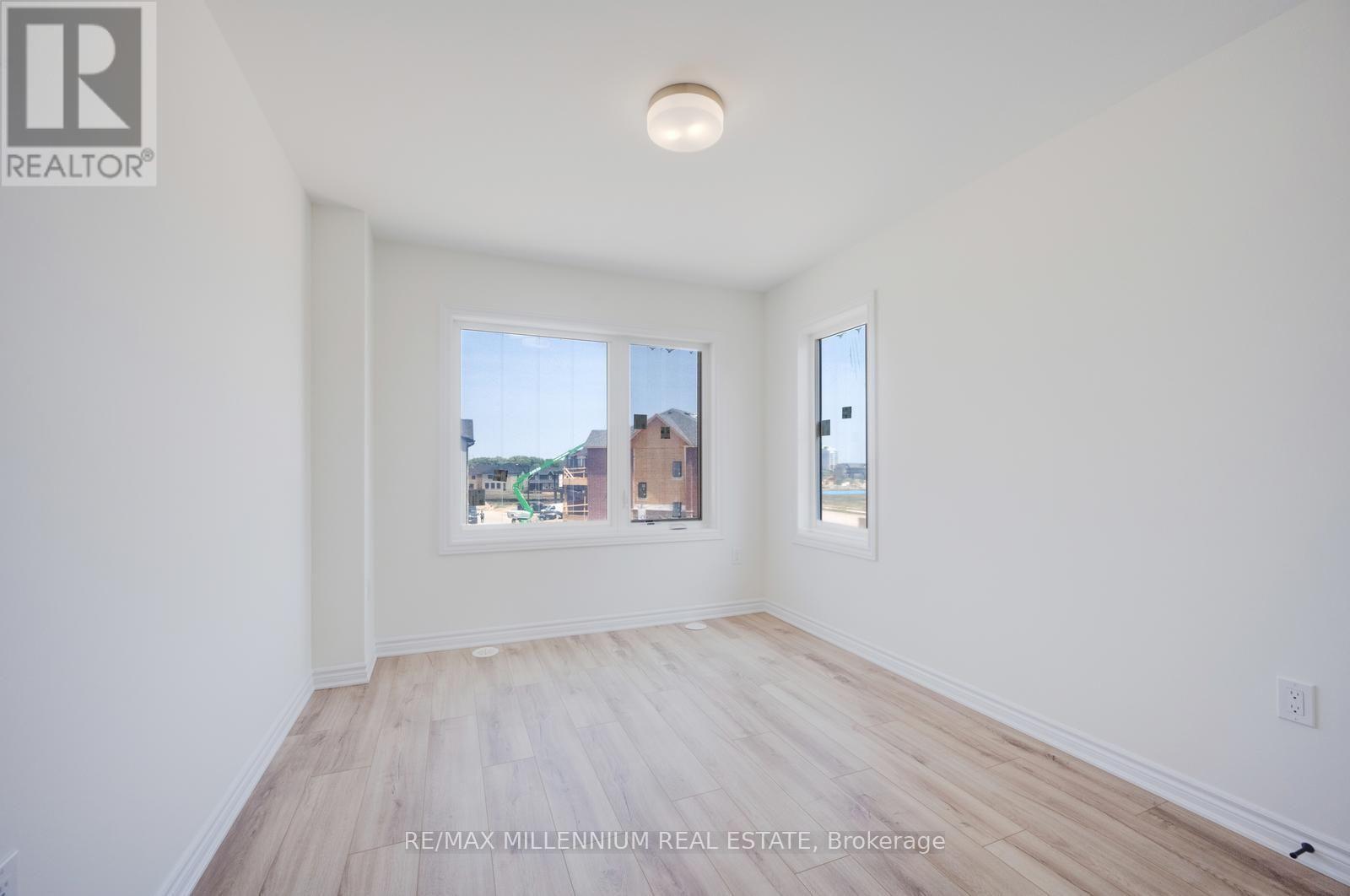 UPPER - 50 THORNBIRD CRESCENT