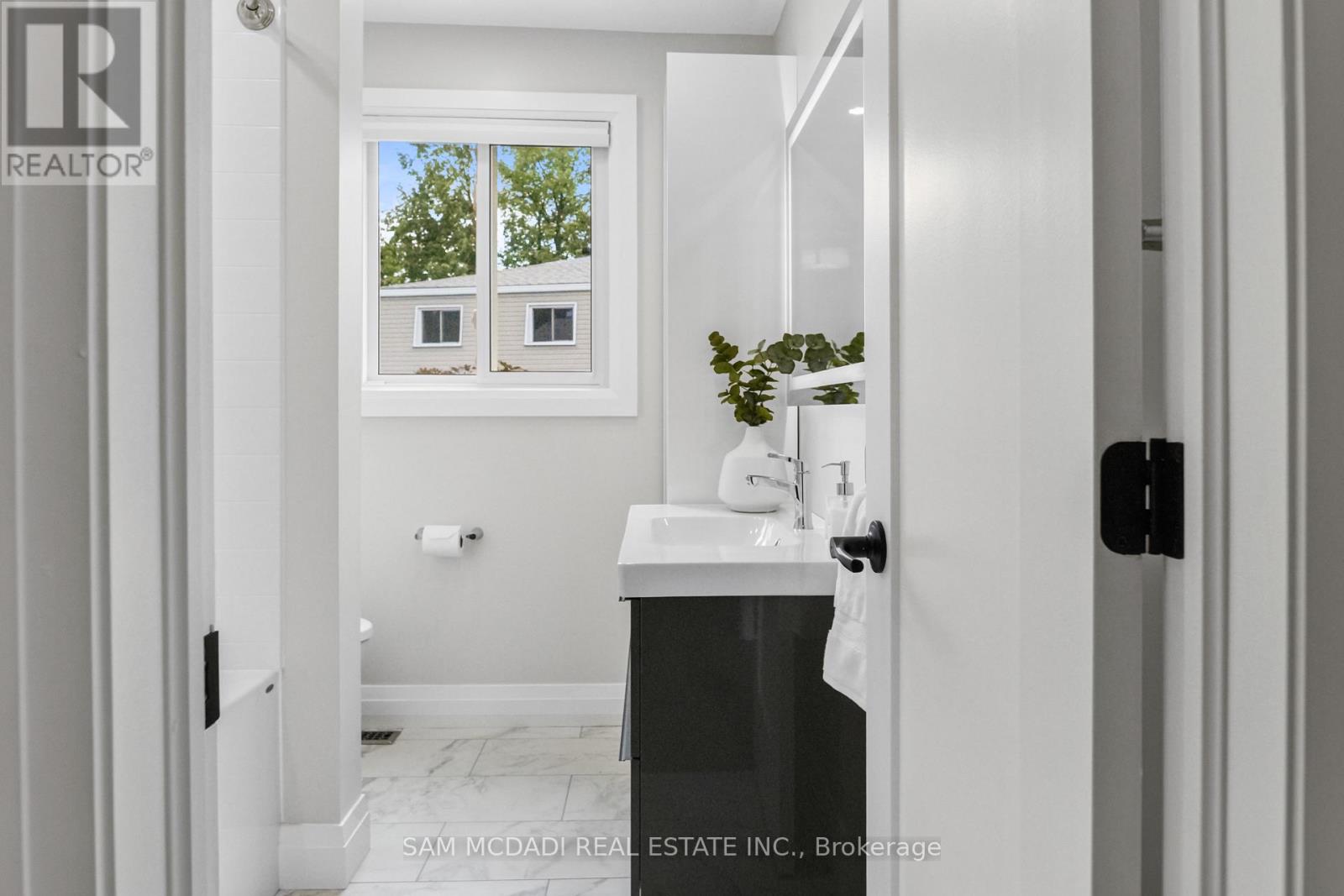 157 - 400 Mississauga Valley Boulevard, Mississauga, Ontario  L5A 3N6 - Photo 22 - W13636274
