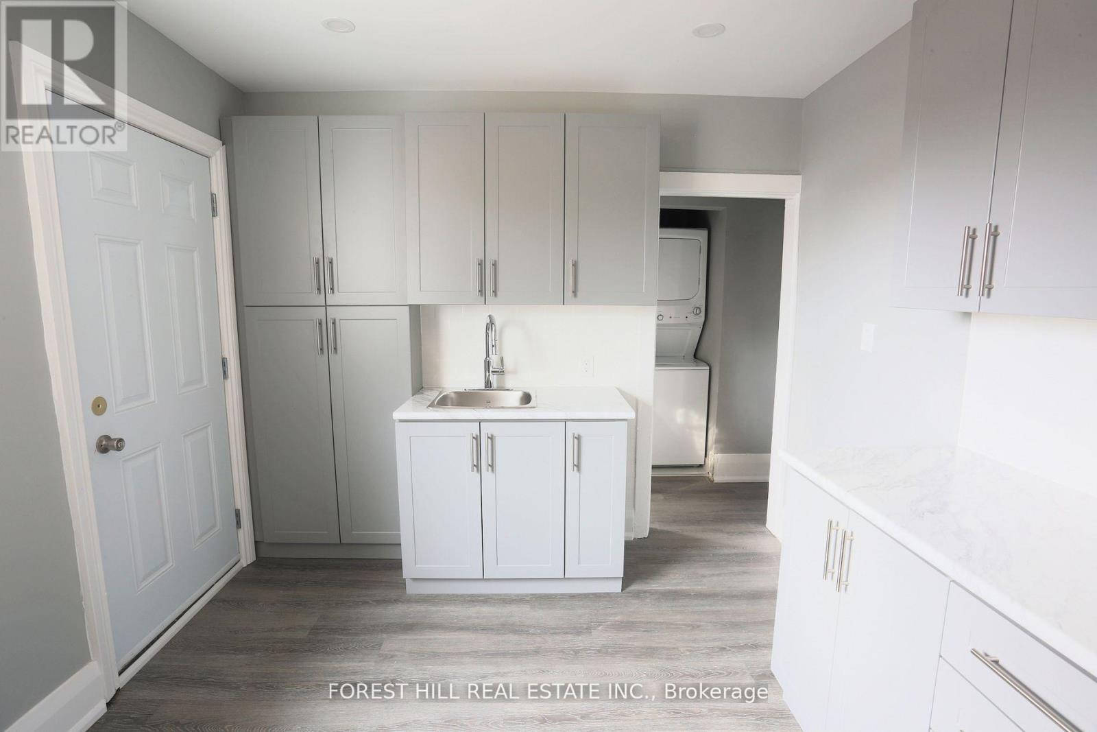 919 Kingston Road, Toronto, Ontario  M4E 1S6 - Photo 14 - E13452056