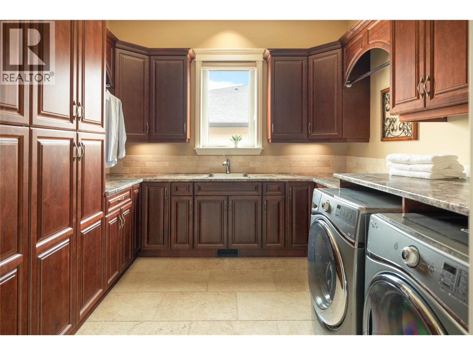 954 Hewetson Avenue, Kelowna, British Columbia  V1W 5H8 - Photo 40 - 10376538
