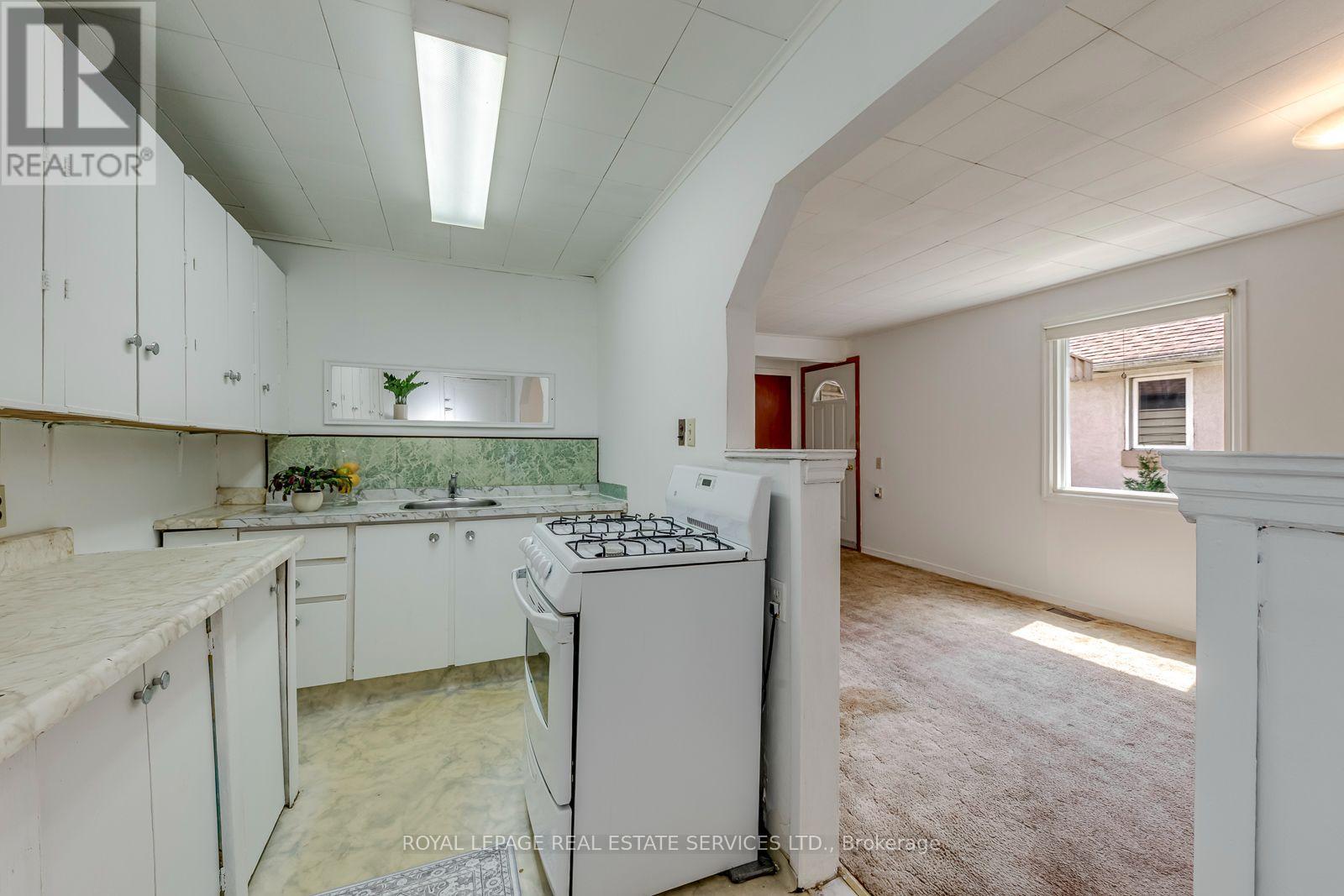 10 Thatcher Avenue, Toronto, Ontario  M1M 2M2 - Photo 11 - E13636132
