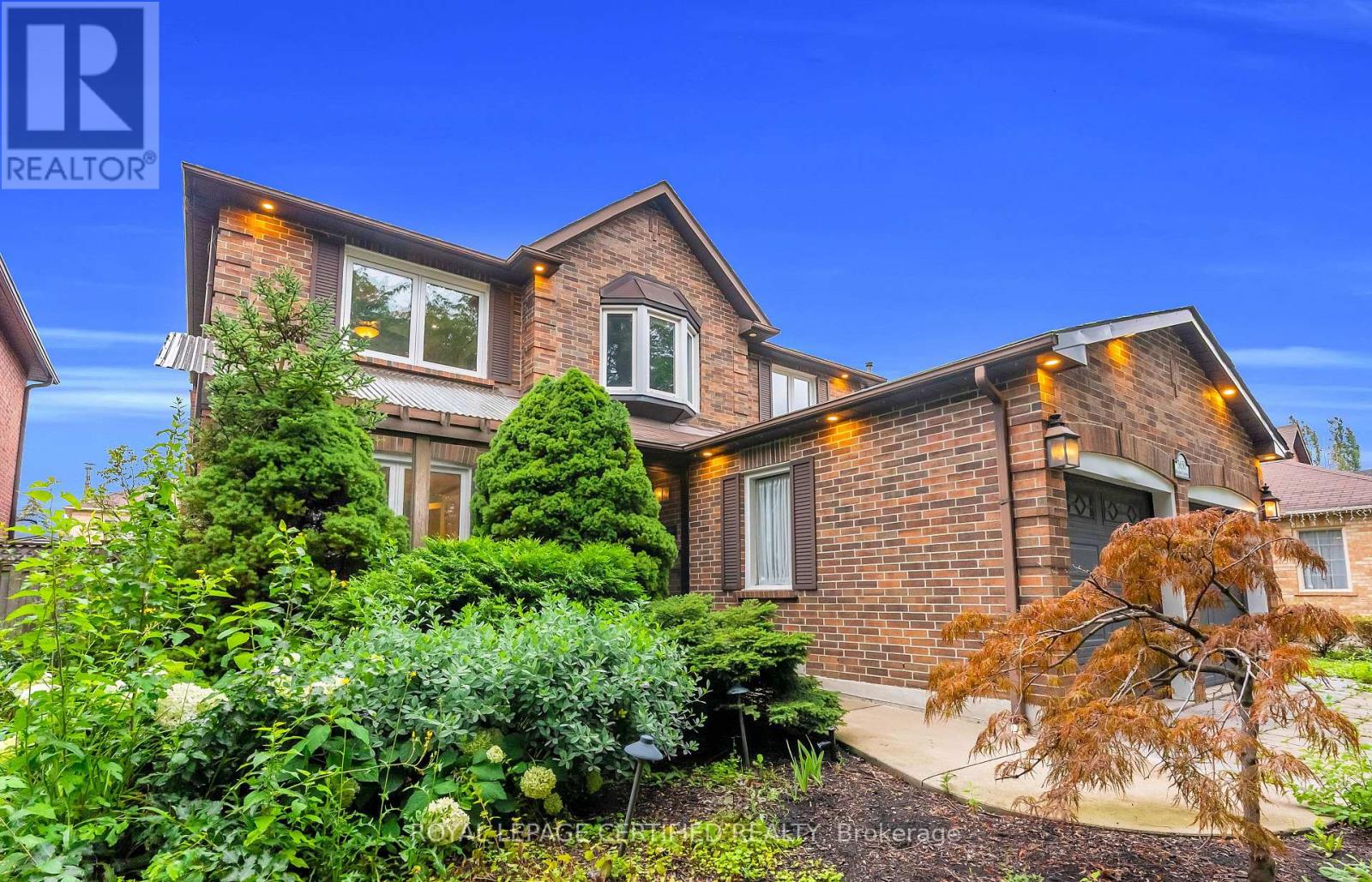 3650 Baird Court, Mississauga, Ontario  L5L 4T4 - Photo 2 - W13635802
