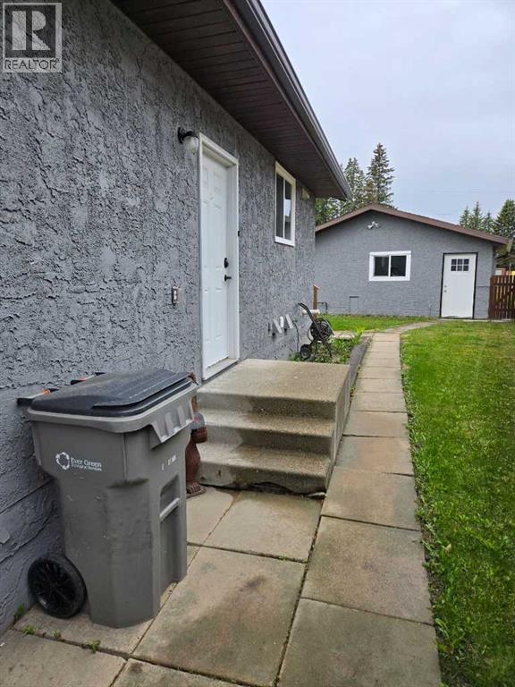 94 Harolds Hollow, Whitecourt, Alberta T7S 1C4 - Photo 2 - A2316105