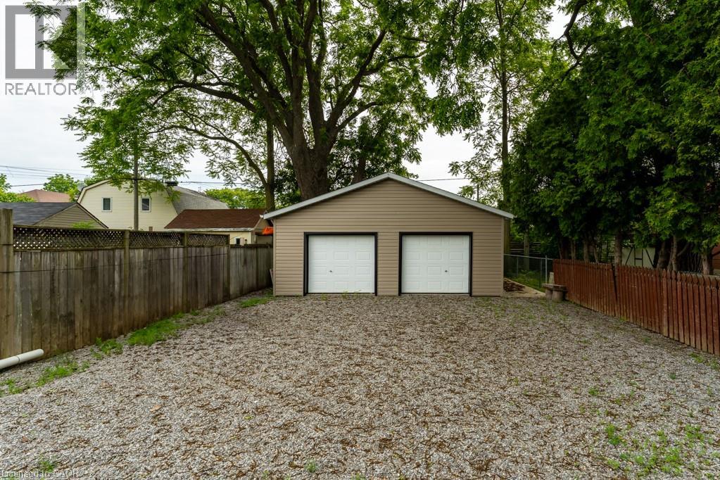 15 Adelaide Street, Grimsby, Ontario  L3M 1X2 - Photo 26 - 40811766