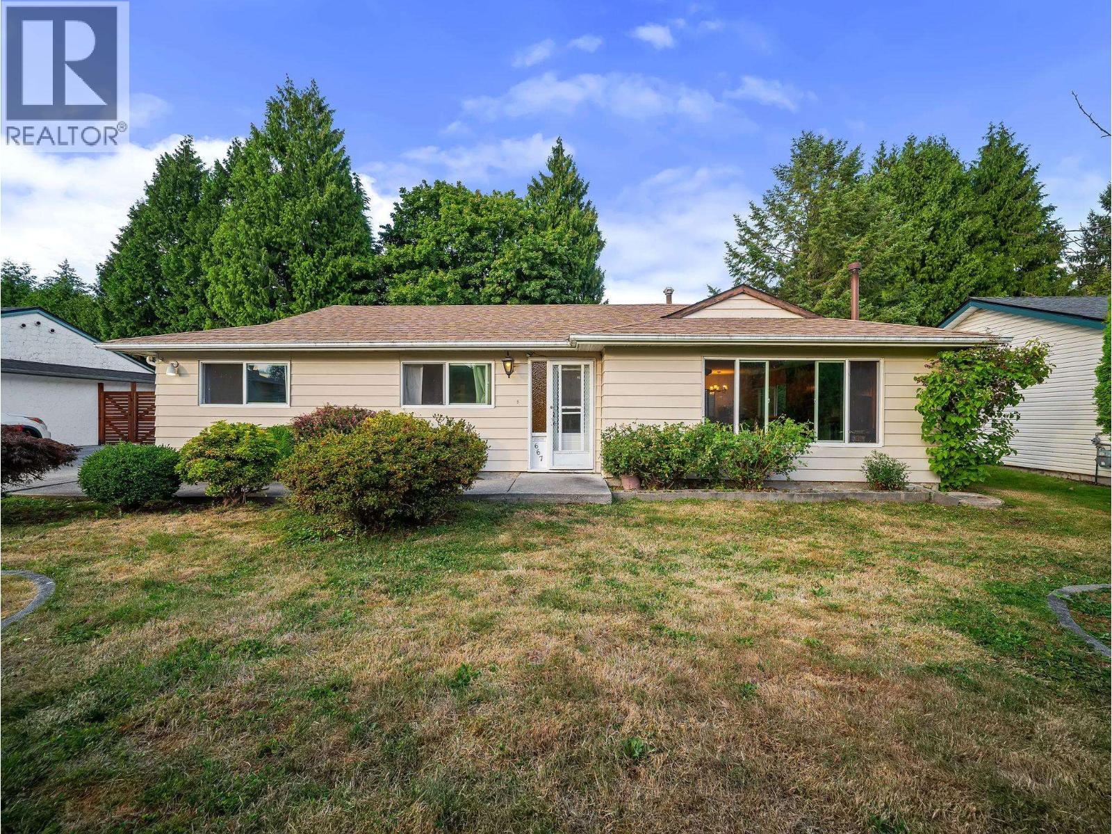 667 Cypress Street, Coquitlam, British Columbia  V3J 6L3 - Photo 1 - R3151586