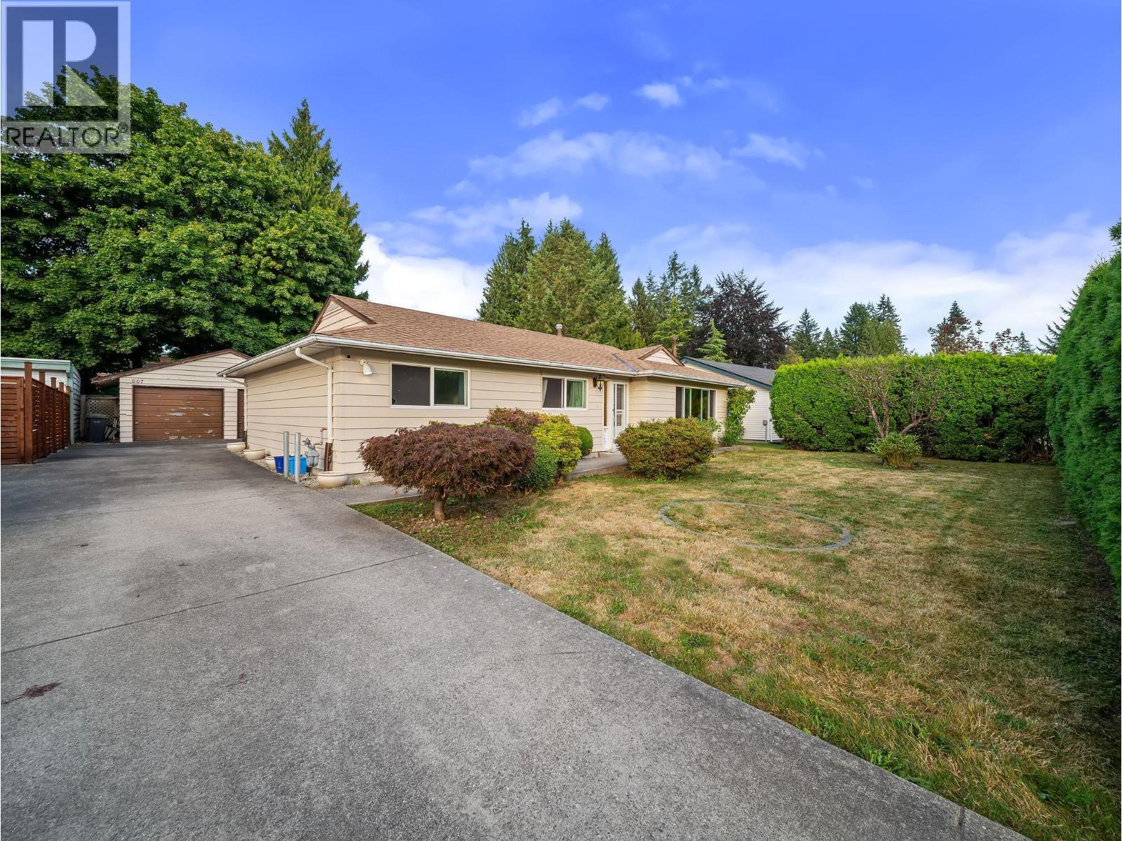 667 Cypress Street, Coquitlam, British Columbia  V3J 6L3 - Photo 2 - R3151586