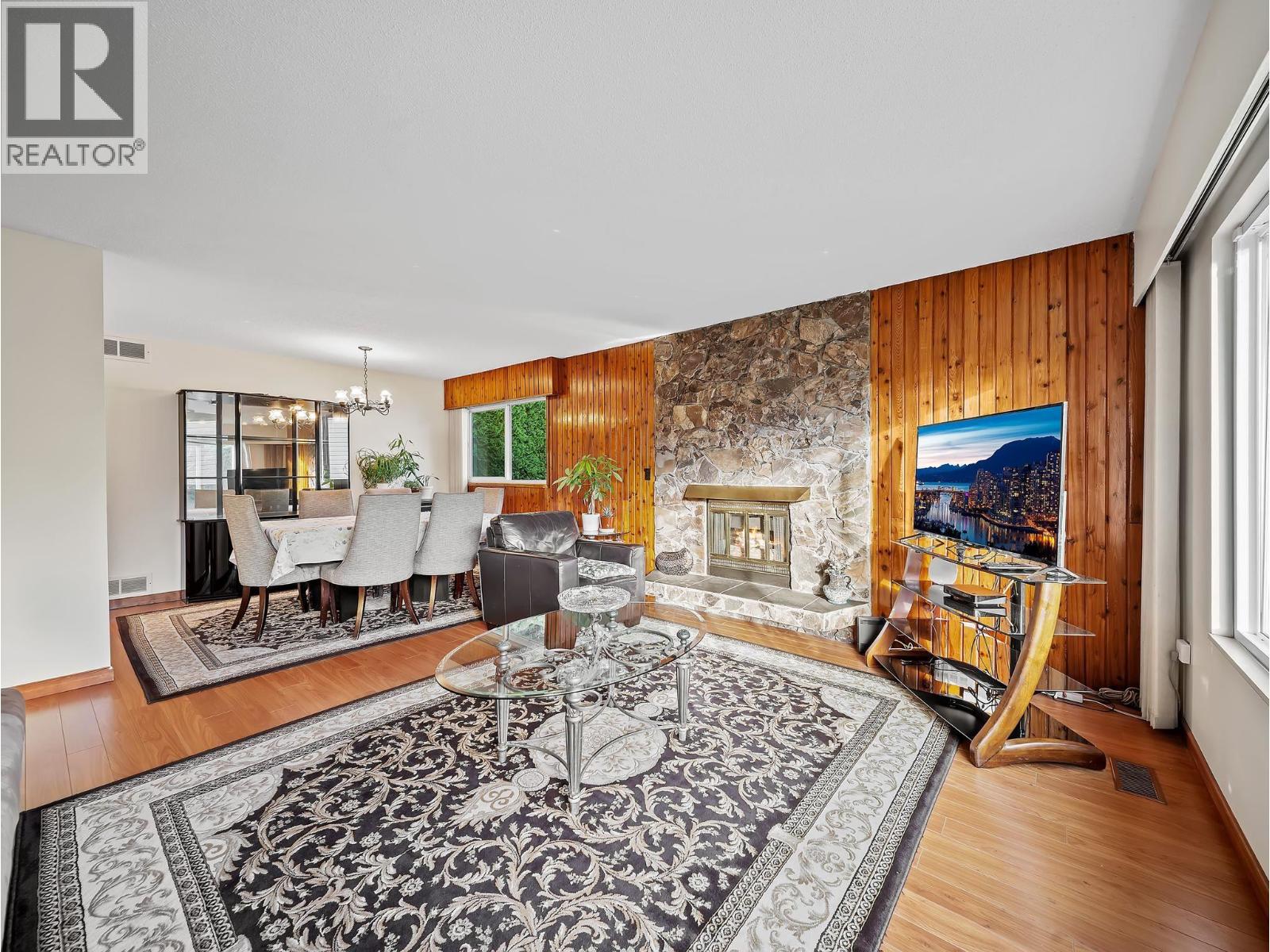 667 Cypress Street, Coquitlam, British Columbia  V3J 6L3 - Photo 6 - R3151586