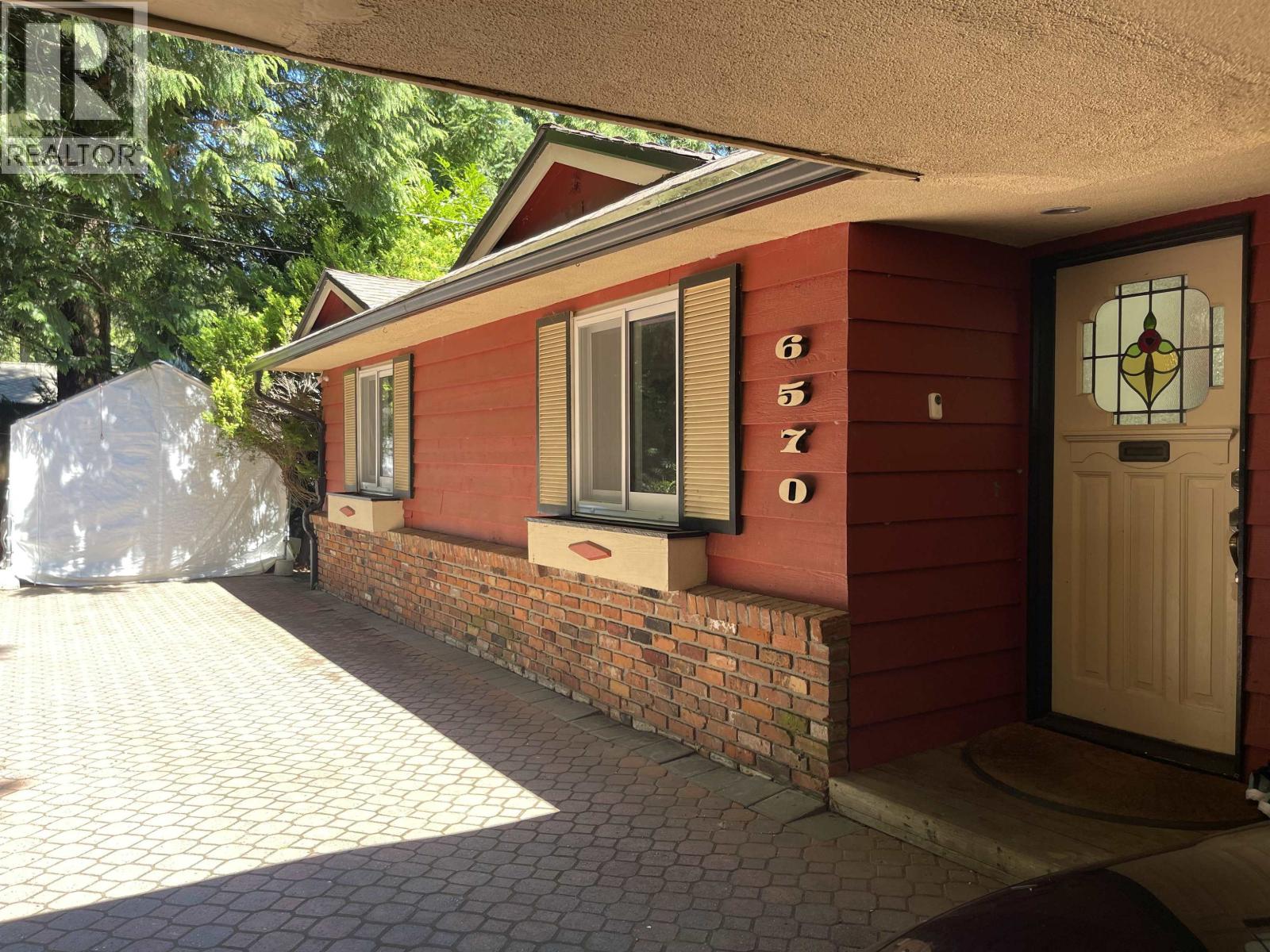 6570 Madrona Crescent, West Vancouver, British Columbia  V7W 2J8 - Photo 2 - R3152173