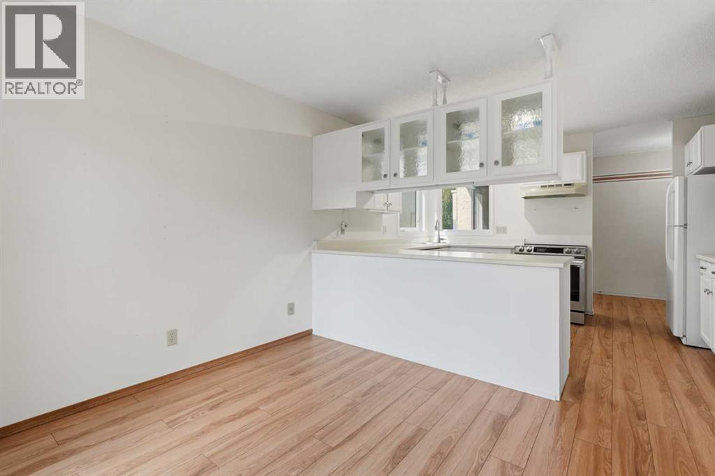 30 Sandarac Circle NW, Calgary, Alberta  T3K 3G7 - Photo 10 - A2334361