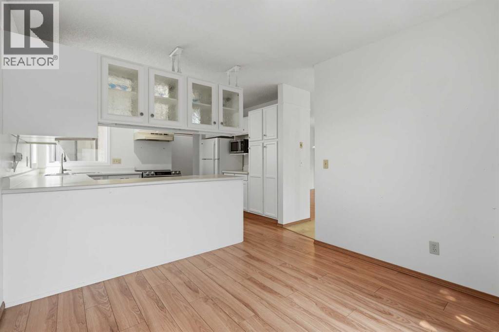 30 Sandarac Circle NW, Calgary, Alberta  T3K 3G7 - Photo 11 - A2334361