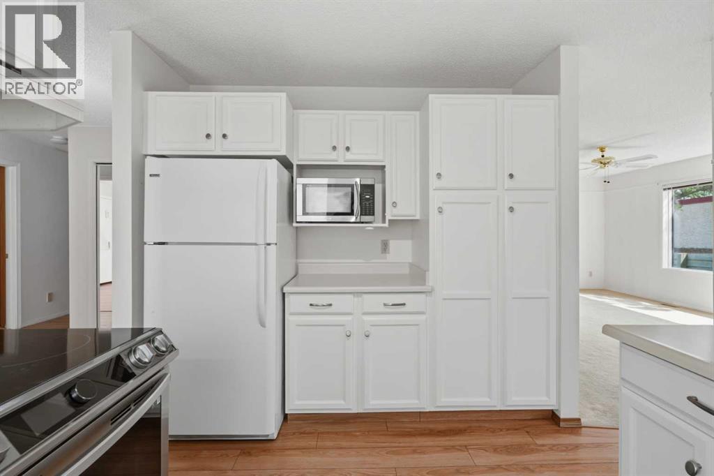 30 Sandarac Circle NW, Calgary, Alberta  T3K 3G7 - Photo 8 - A2334361