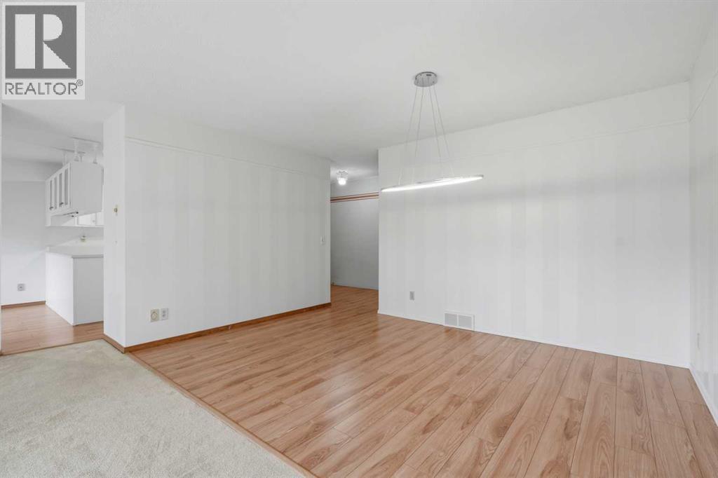 30 Sandarac Circle NW, Calgary, Alberta  T3K 3G7 - Photo 17 - A2334361