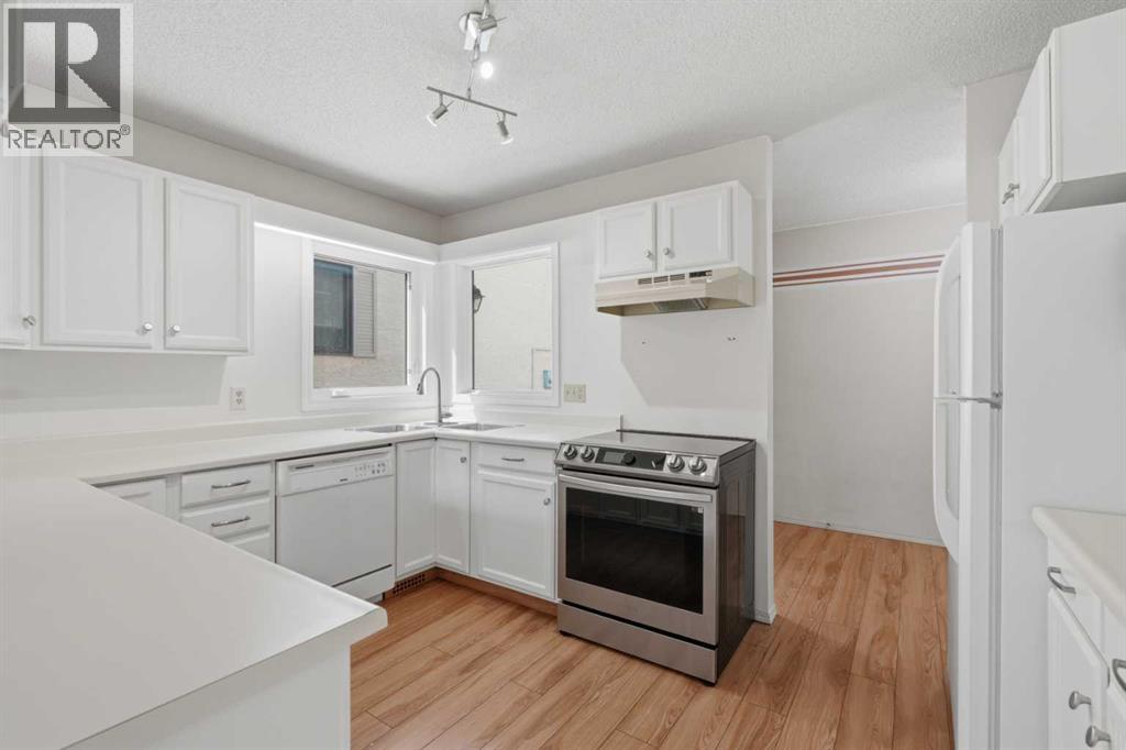 30 Sandarac Circle NW, Calgary, Alberta  T3K 3G7 - Photo 7 - A2334361