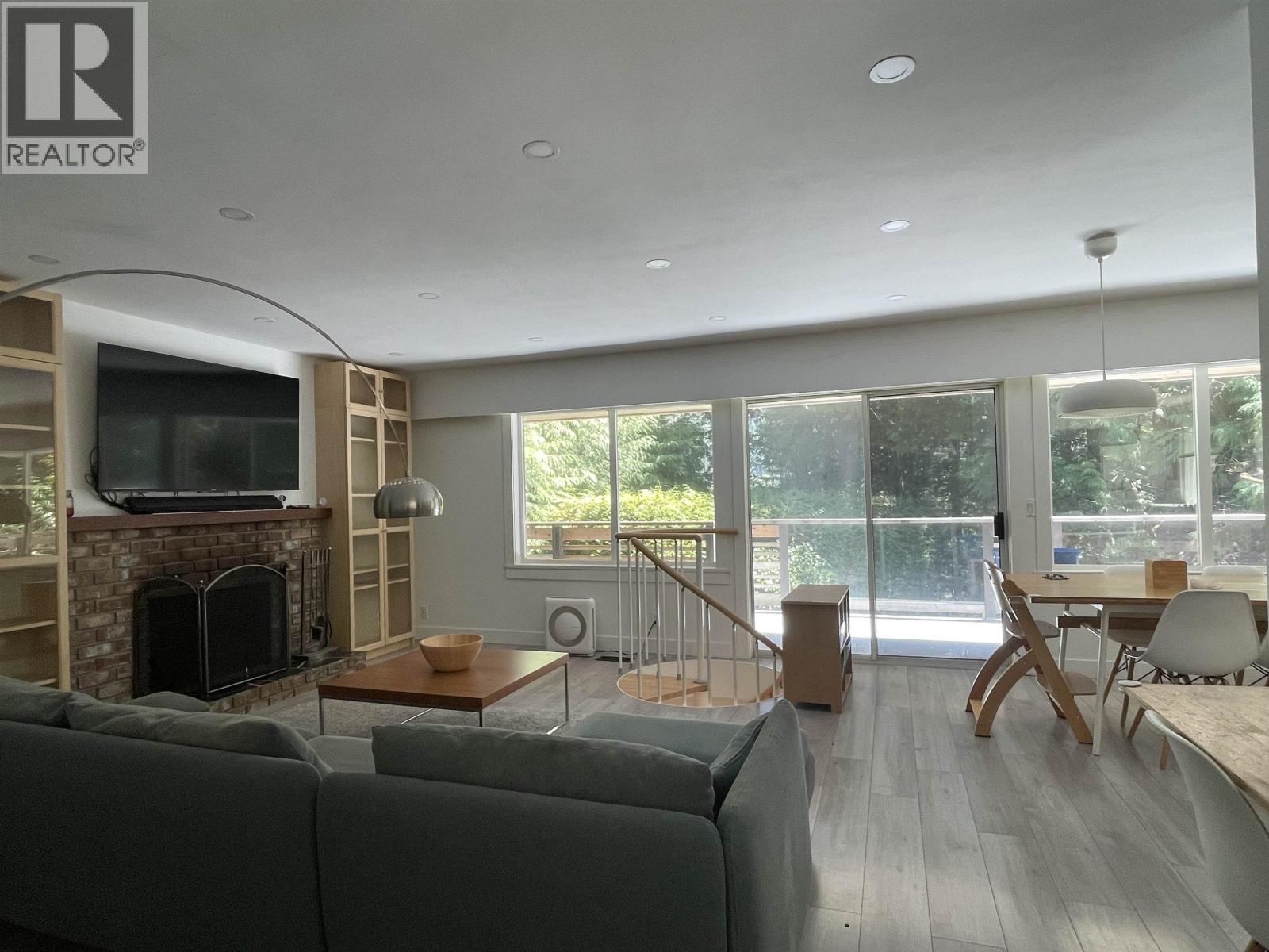 6570 Madrona Crescent, West Vancouver, British Columbia  V7W 2J8 - Photo 5 - R3152173