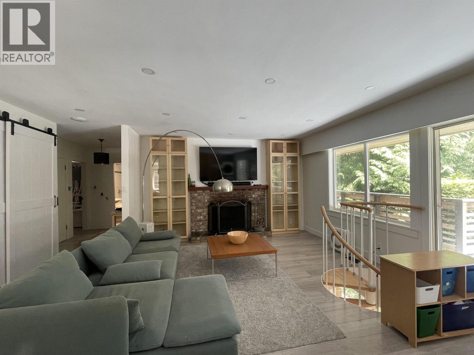 6570 Madrona Crescent, West Vancouver, British Columbia  V7W 2J8 - Photo 4 - R3152173
