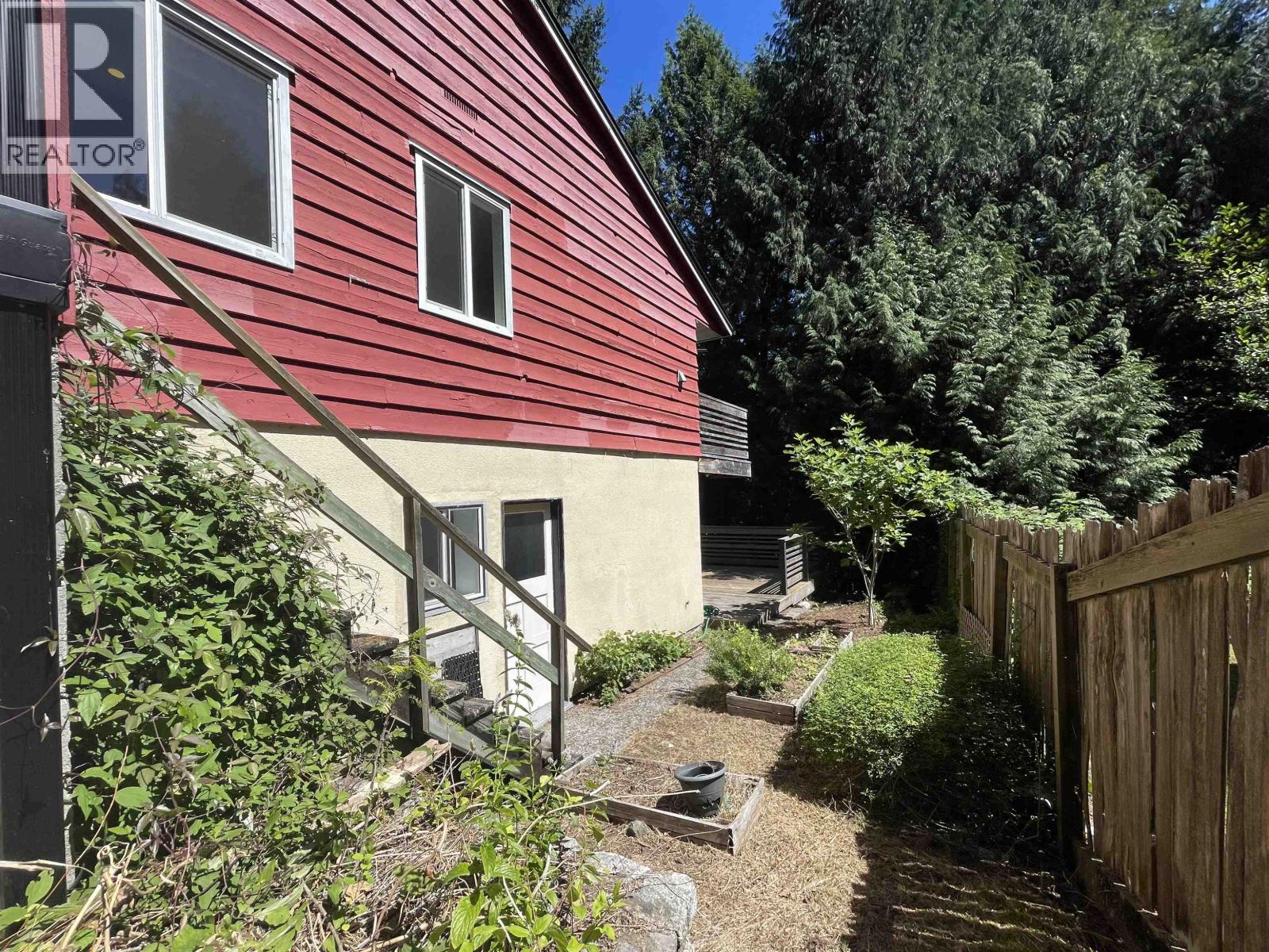 6570 Madrona Crescent, West Vancouver, British Columbia  V7W 2J8 - Photo 33 - R3152173