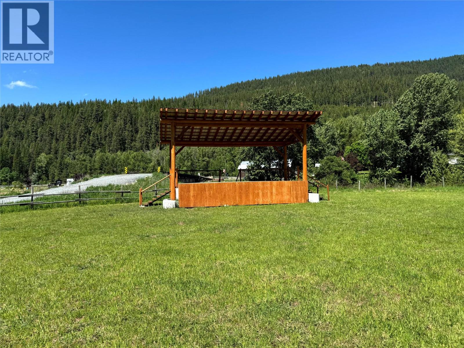 8623 3/95 Highway, Yahk, British Columbia  V0B 2P0 - Photo 12 - 10350306